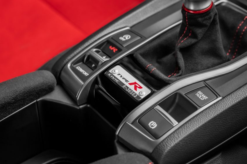 2020 Honda Civic Type R [UK-spec] - Central Console Wallpaper 850x566 #31