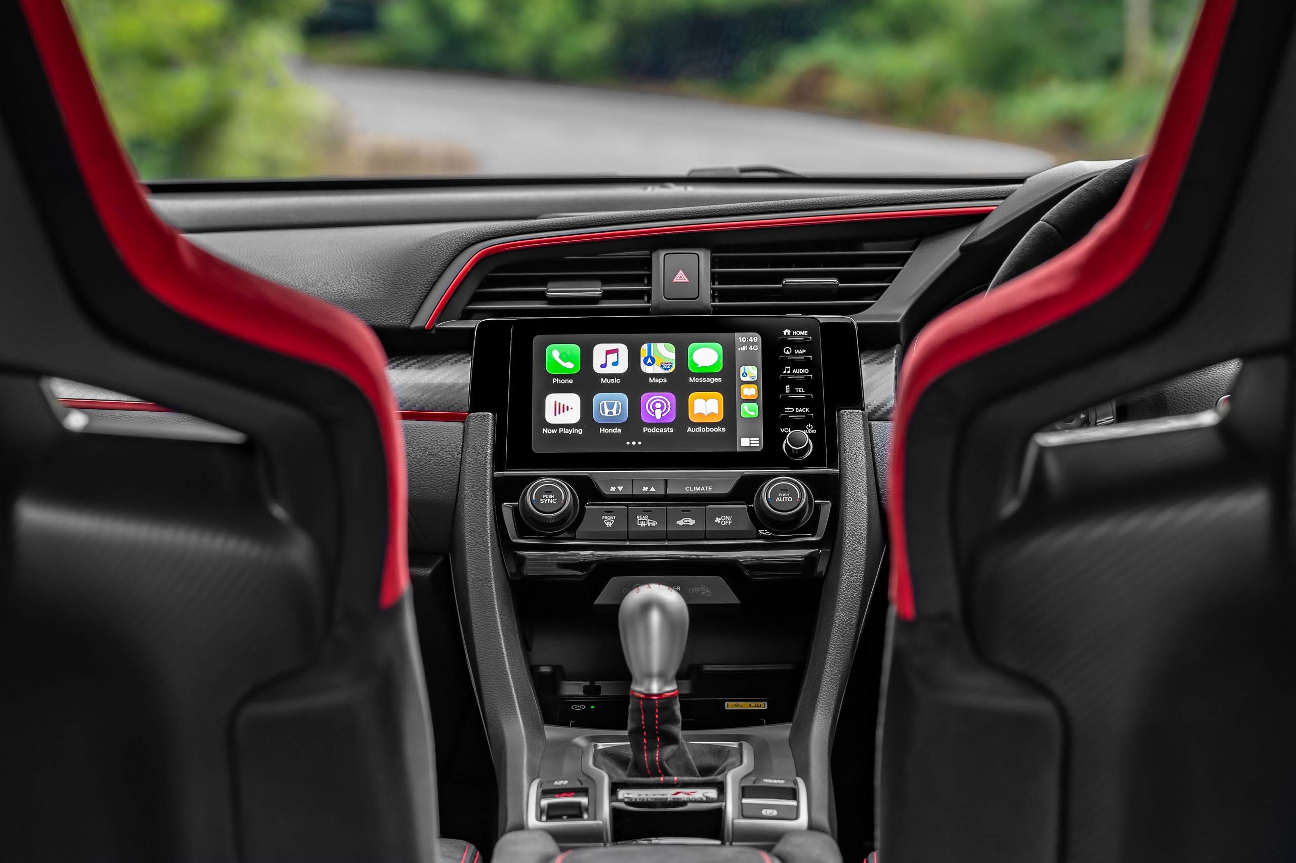 Download 2020 Honda Civic Type R [UK-spec] - Central Console HD Wallpaper 2560x1706 #33