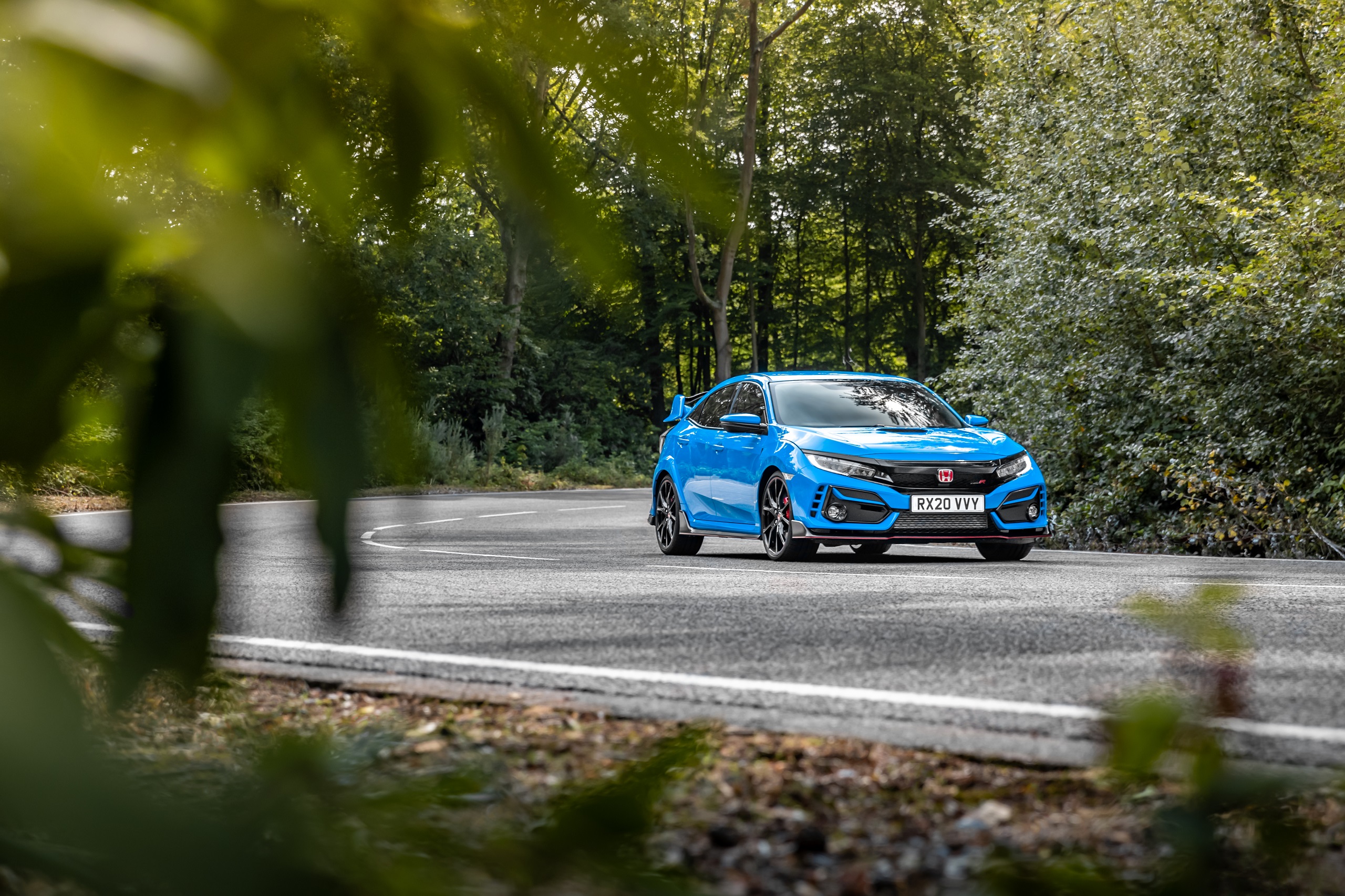 Download 2020 Honda Civic Type R [UK-spec] - Front Three-Quarter HD Wallpaper 2560x1706 #9
