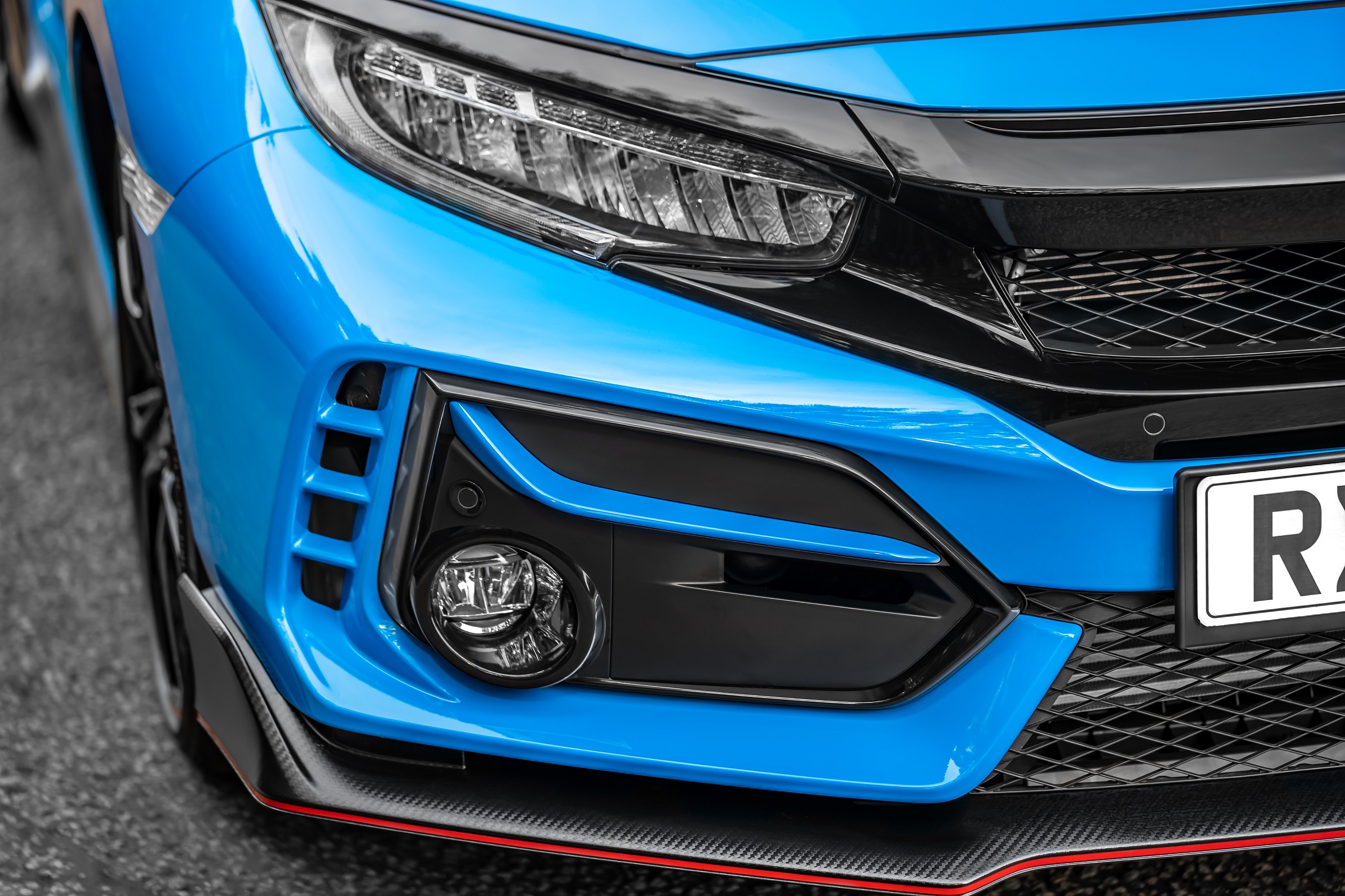 Download 2020 Honda Civic Type R [UK-spec] - Headlight HD Wallpaper 2560x1706 #23