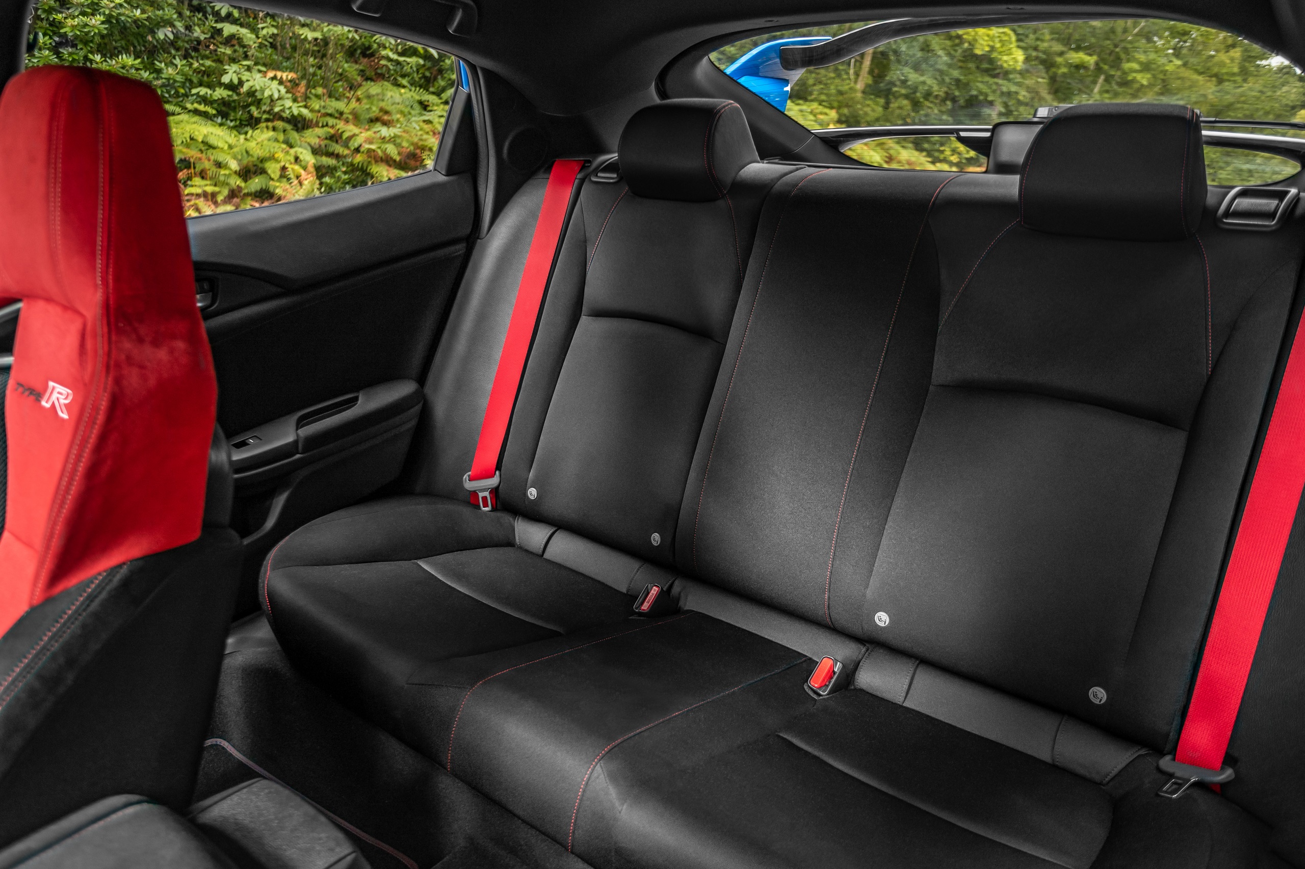 Download 2020 Honda Civic Type R [UK-spec] - Interior, Rear Seats HD Wallpaper 2560x1706 #40