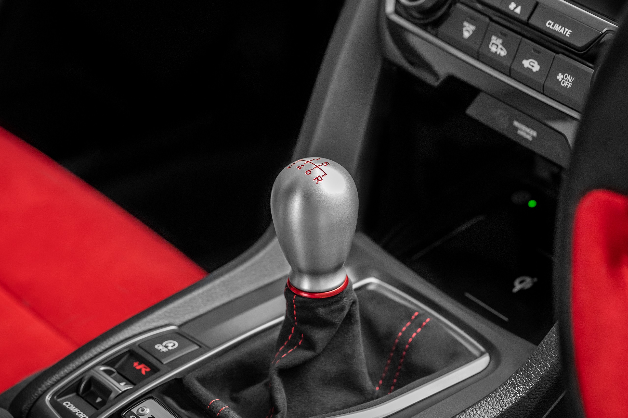 Download 2020 Honda Civic Type R [UK-spec] - Paddle Shifters HD Wallpaper 2560x1706 #44