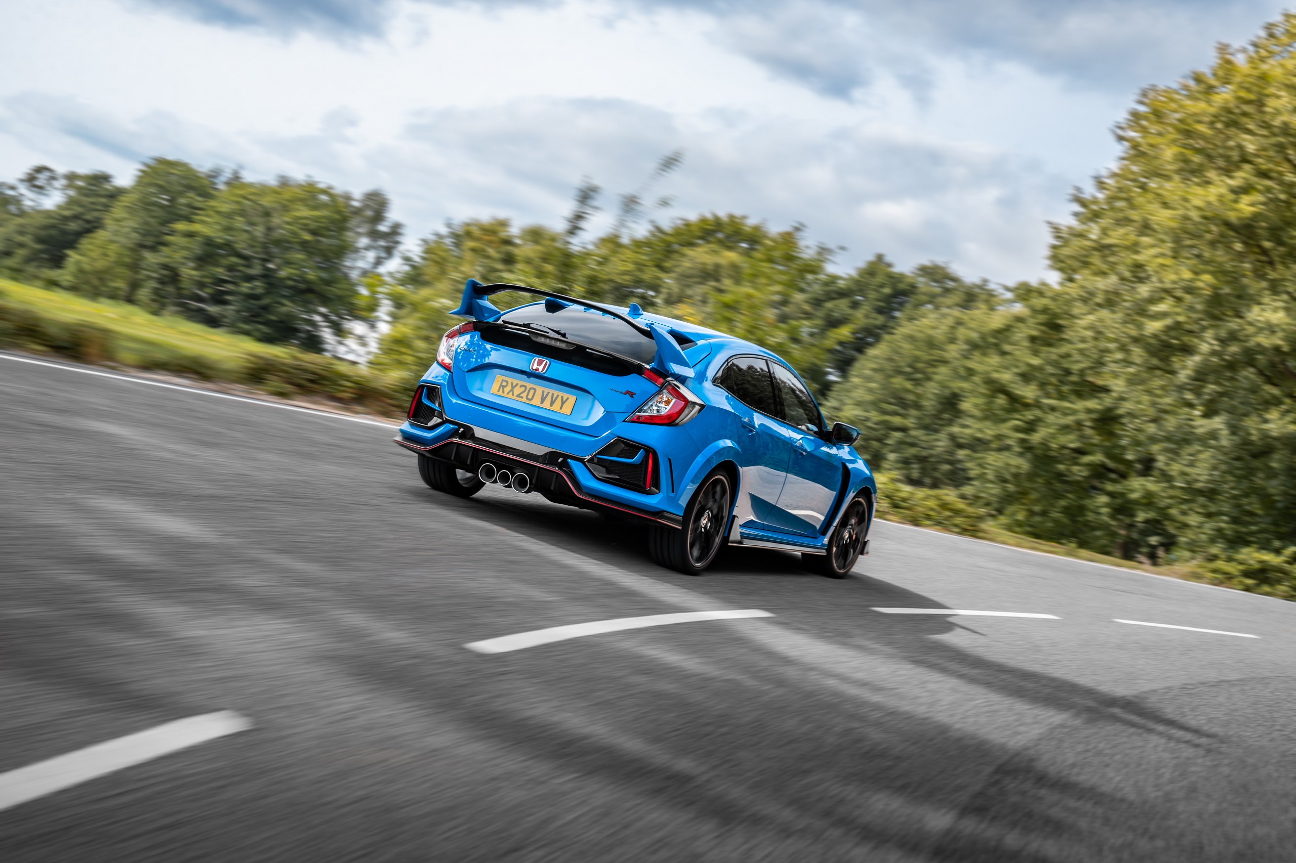 Download 2020 Honda Civic Type R [UK-spec] - Rear Three-Quarter HD Wallpaper 2560x1706 #6