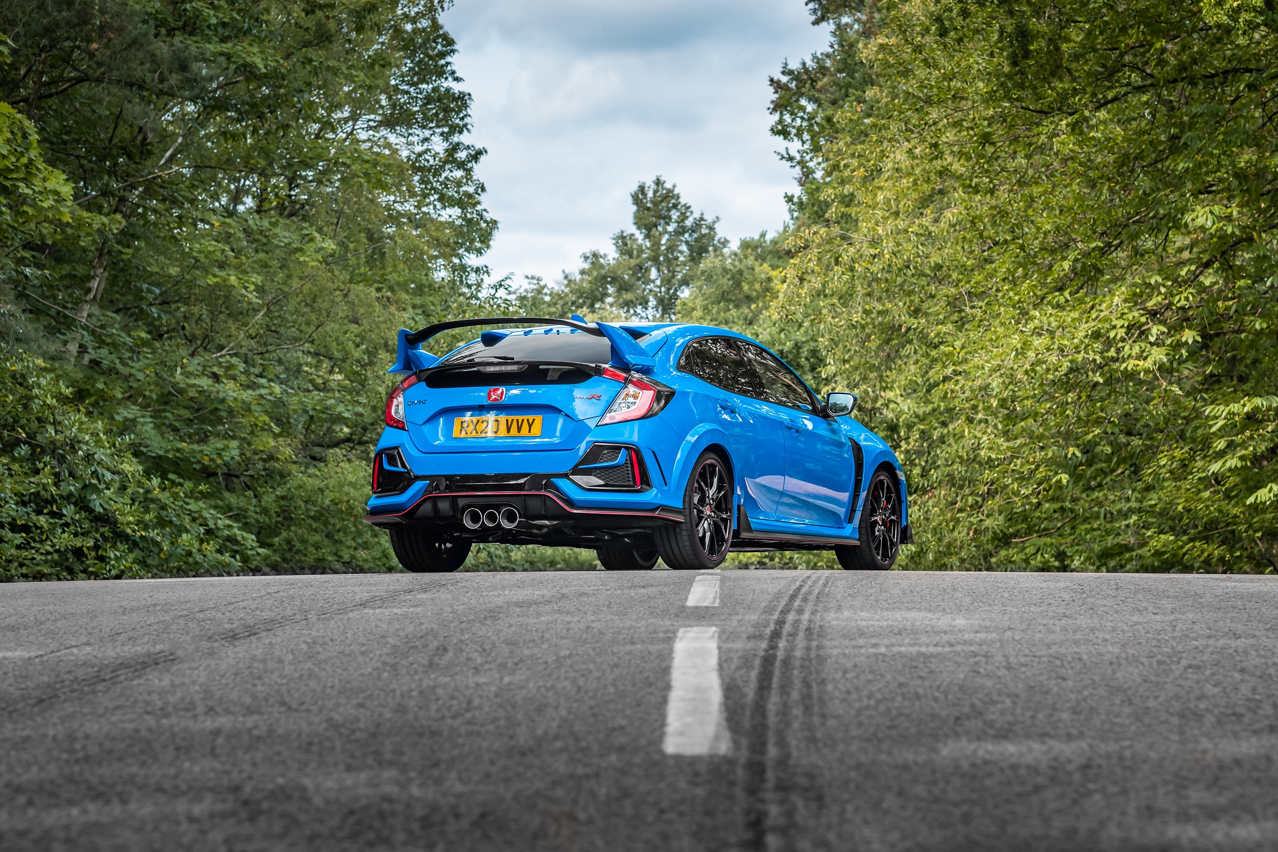 Download 2020 Honda Civic Type R [UK-spec] - Rear HD Wallpaper 2560x1706 #13