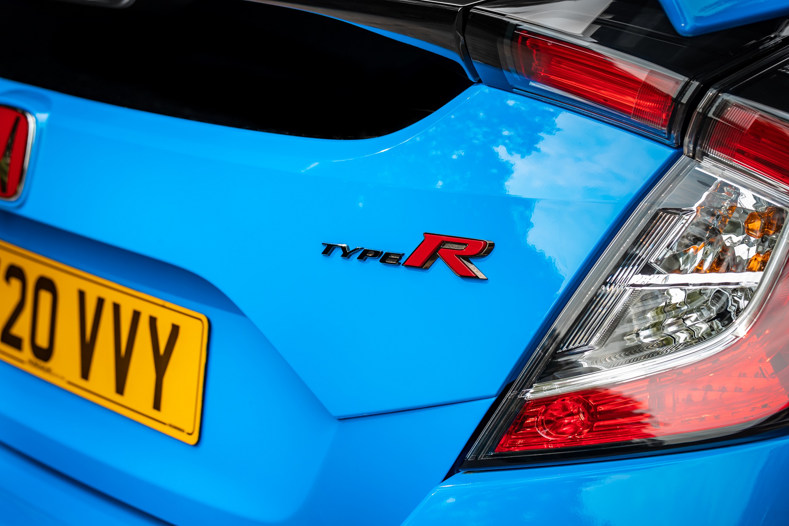 Download 2020 Honda Civic Type R [UK-spec] - Tail Light HD Wallpaper 2560x1706 #18