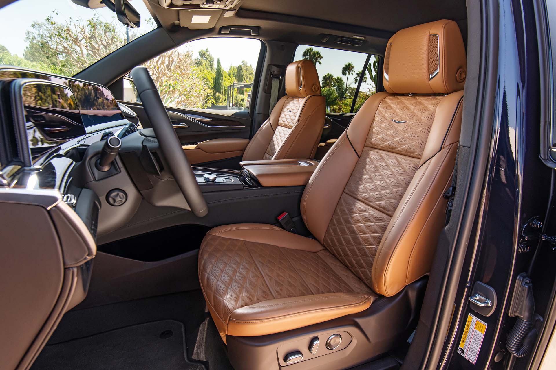 Download 2021 Cadillac Escalade - Interior, Front Seats HD Wallpaper 1920x1280 #28