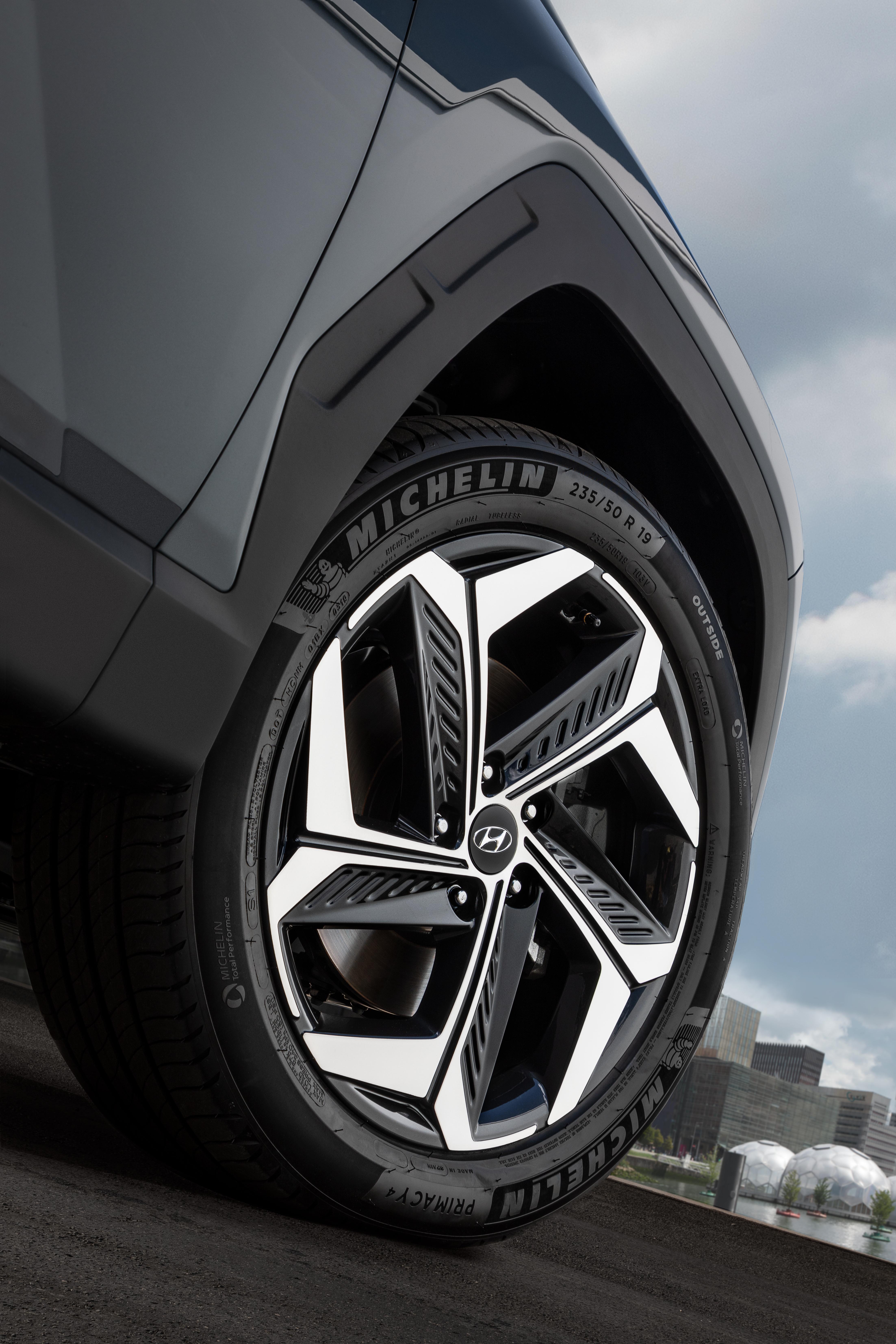 Download 2021 Hyundai Tucson Hybrid - Wheel HD Phone Wallpaper 4410x6615 #9