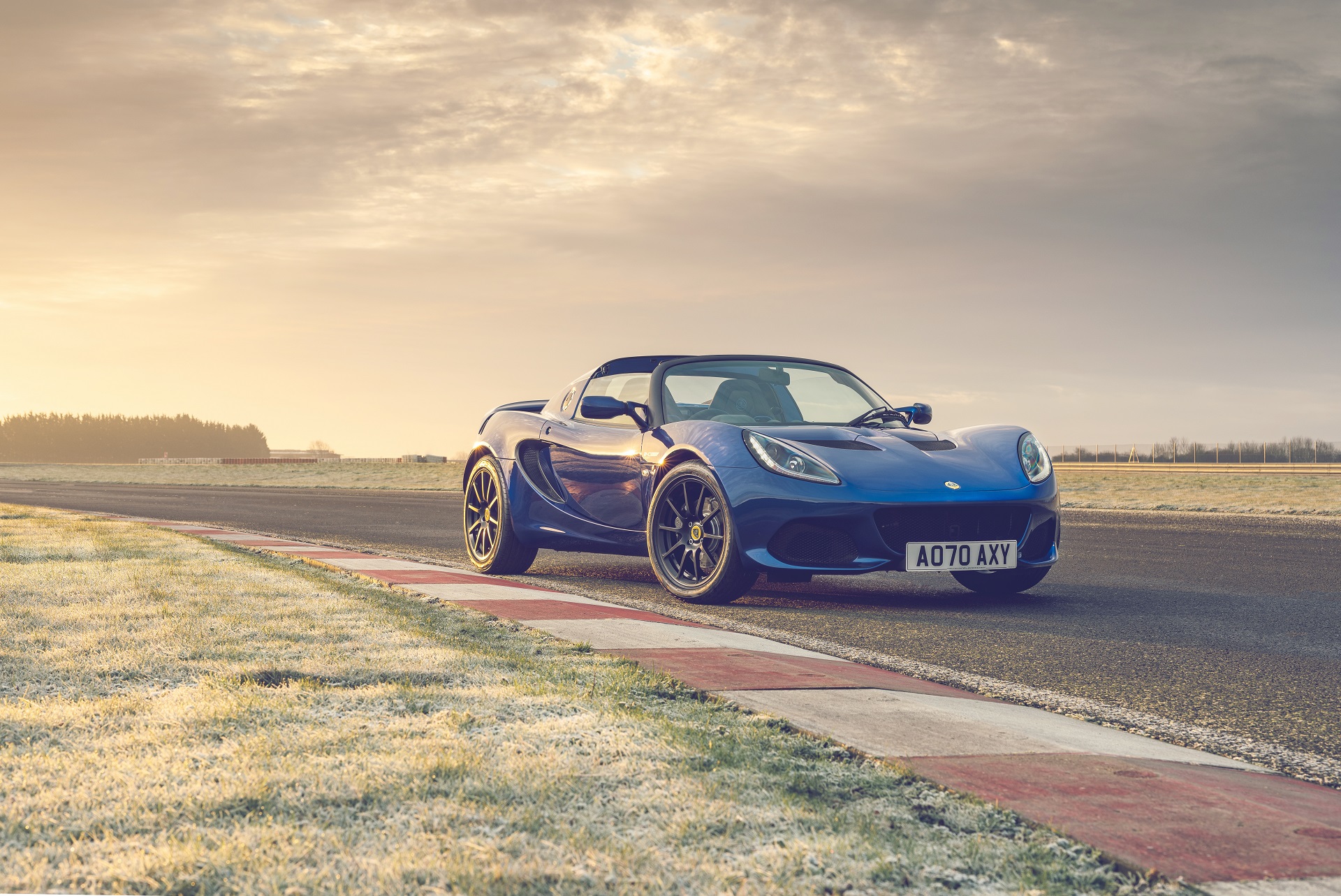 Download 2021 Lotus Elise Sport 240 Final Edition - Front Three-Quarter HD Wallpaper 1920x1283 #15