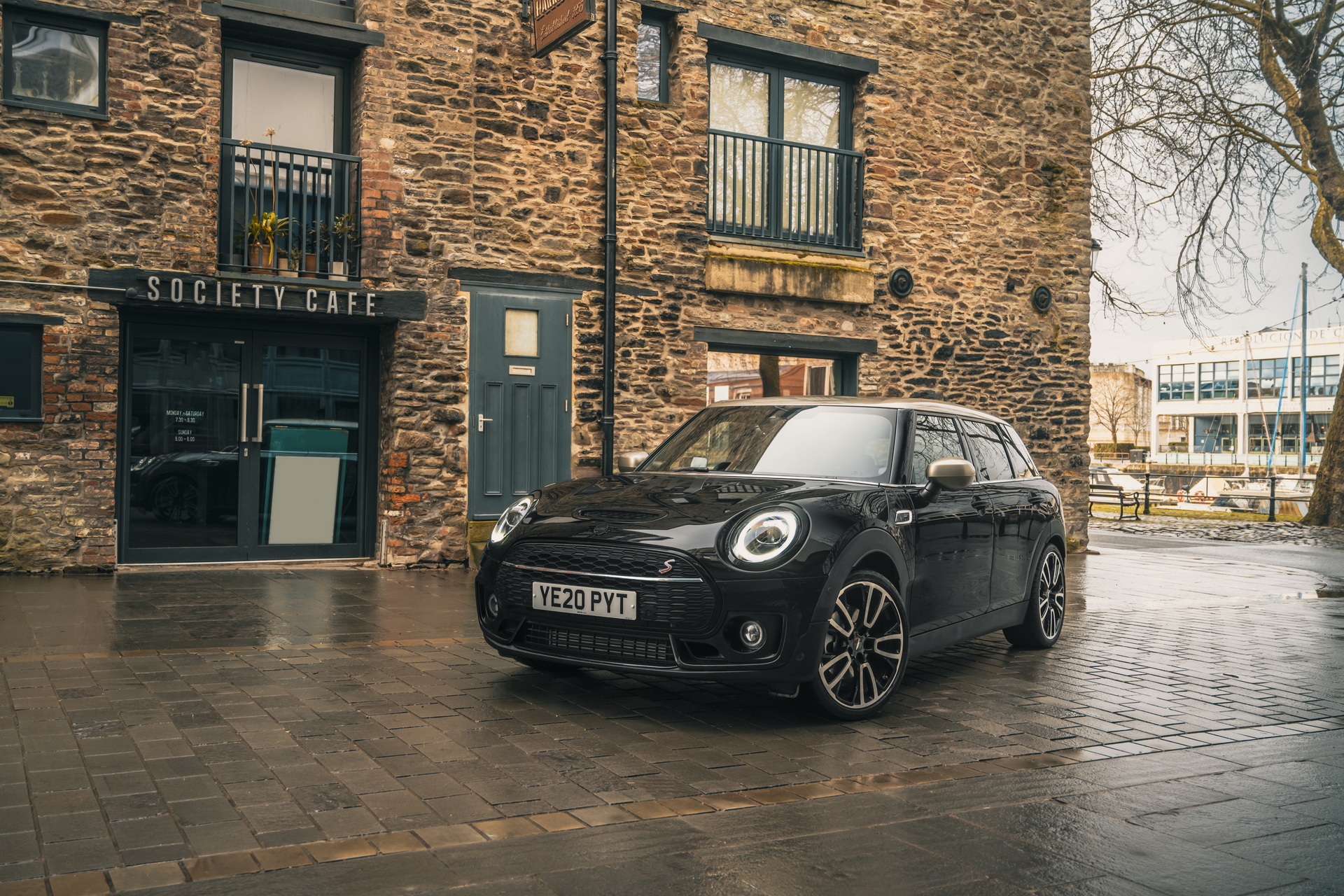 Download 2021 Mini Clubman Cooper S Shadow Edition - Front Three-Quarter HD Wallpaper 1920x1280 #1