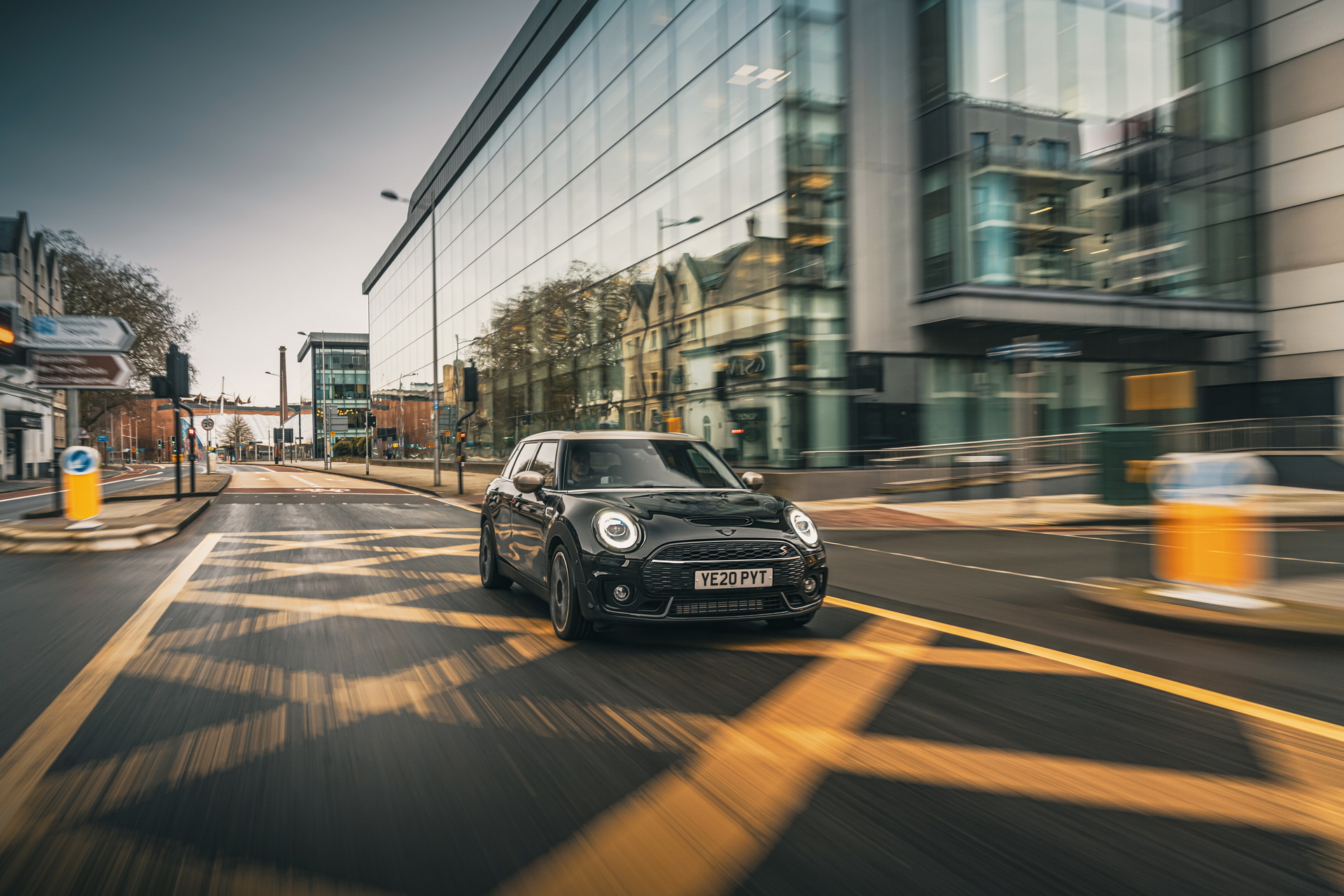 Download 2021 Mini Clubman Cooper S Shadow Edition - Front HD Wallpaper 1920x1280 #10