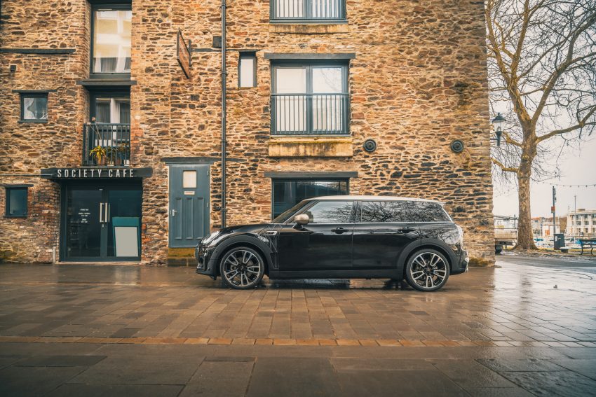 2021 Mini Clubman Cooper S Shadow Edition - Side Wallpaper 850x567 #6