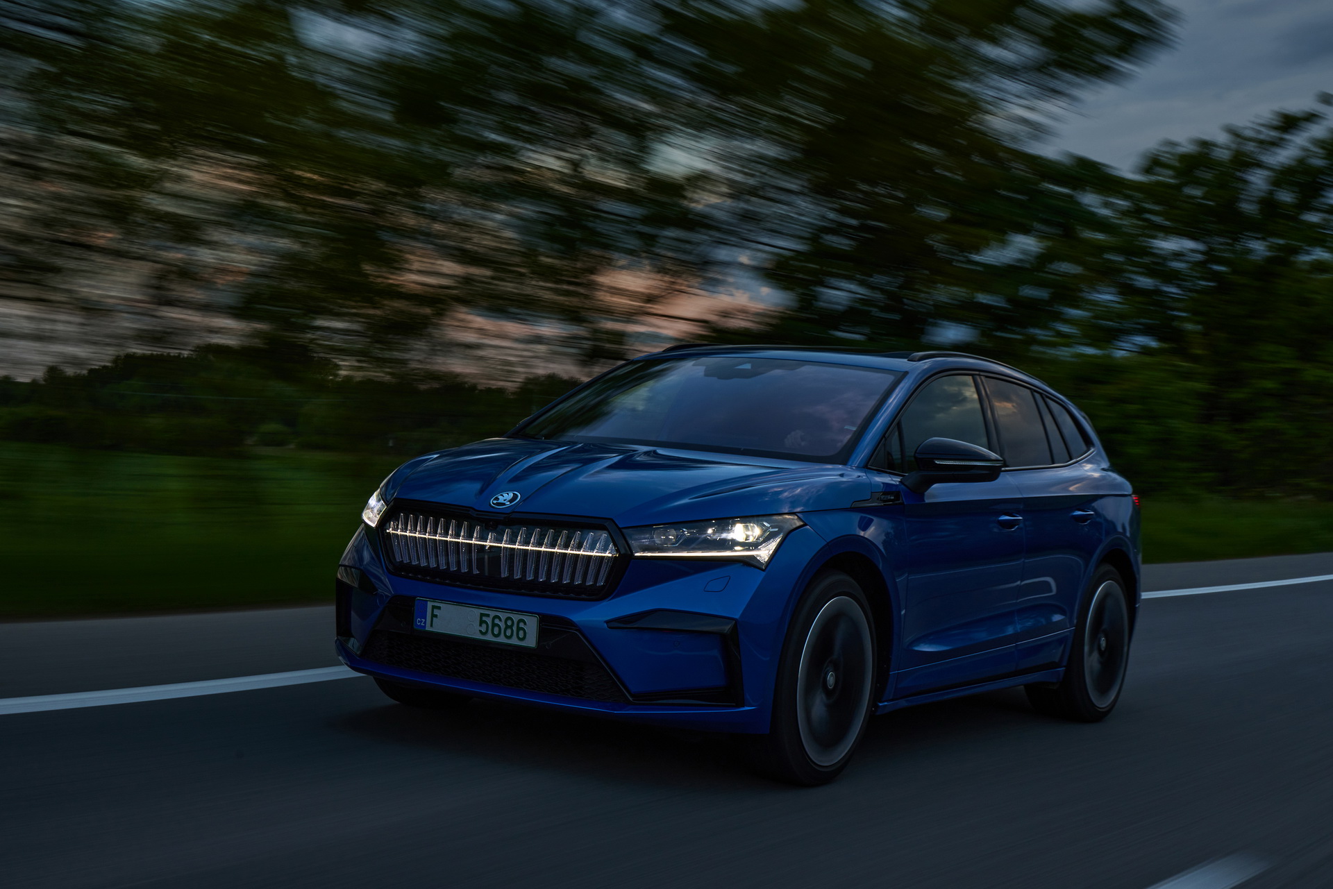 Download 2021 Skoda Enyaq Sportline iV 80x - Front Three-Quarter HD Wallpaper 1920x1281 #46