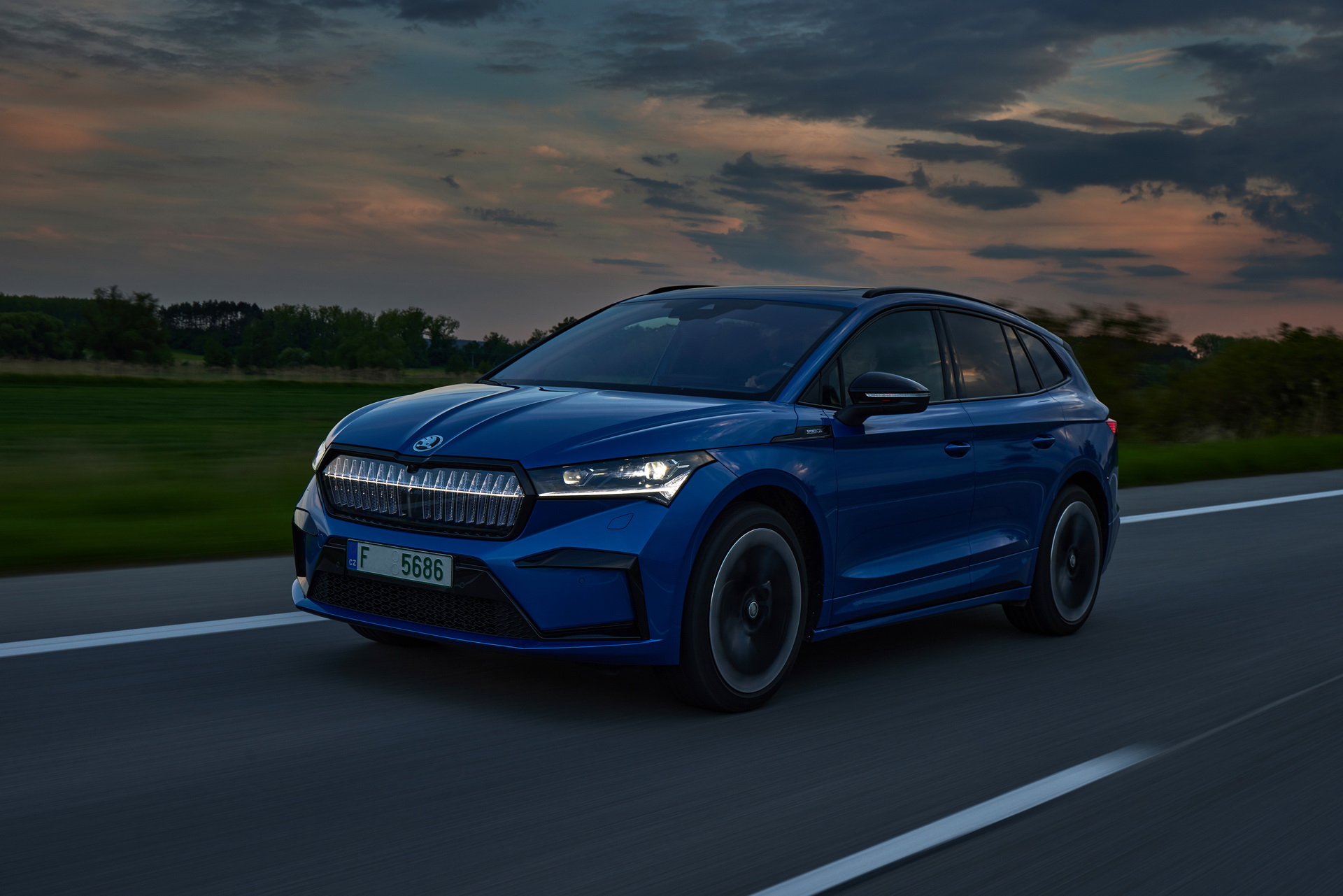 Download 2021 Skoda Enyaq Sportline iV 80x - Front Three-Quarter HD Wallpaper 1920x1281 #47