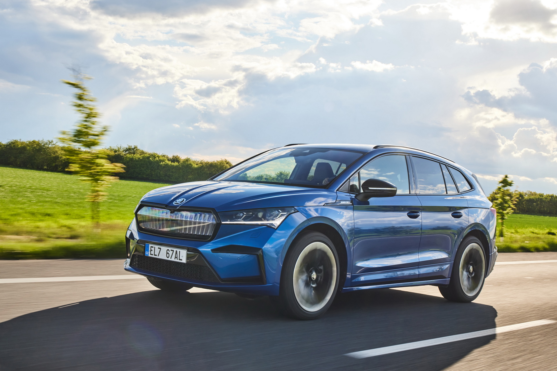 Download 2021 Skoda Enyaq Sportline iV 80x - Front Three-Quarter HD Wallpaper 1920x1281 #3