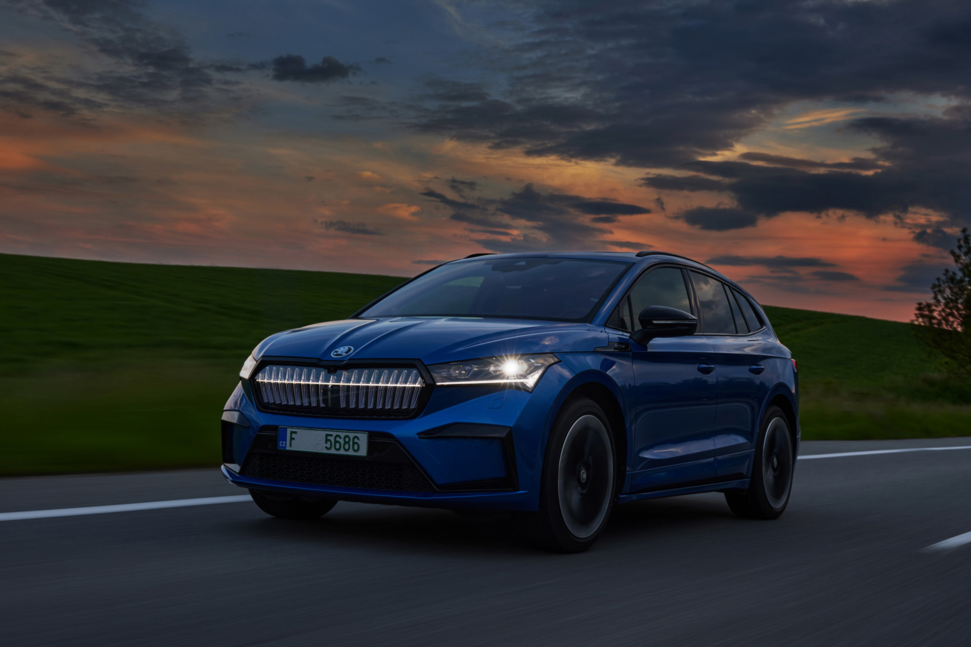 Download 2021 Skoda Enyaq Sportline iV 80x - Front Three-Quarter HD Wallpaper 1920x1280 #48