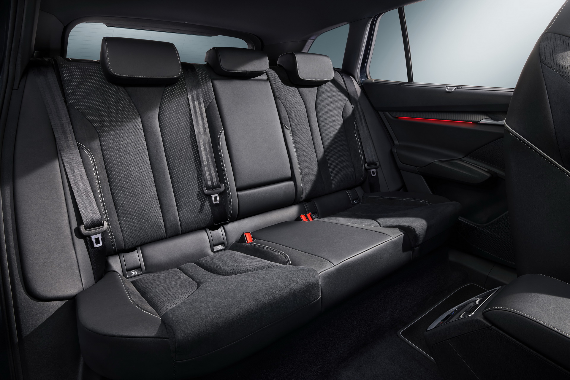 Download 2021 Skoda Enyaq Sportline iV 80x - Interior, Rear Seats HD Wallpaper 1920x1281 #90