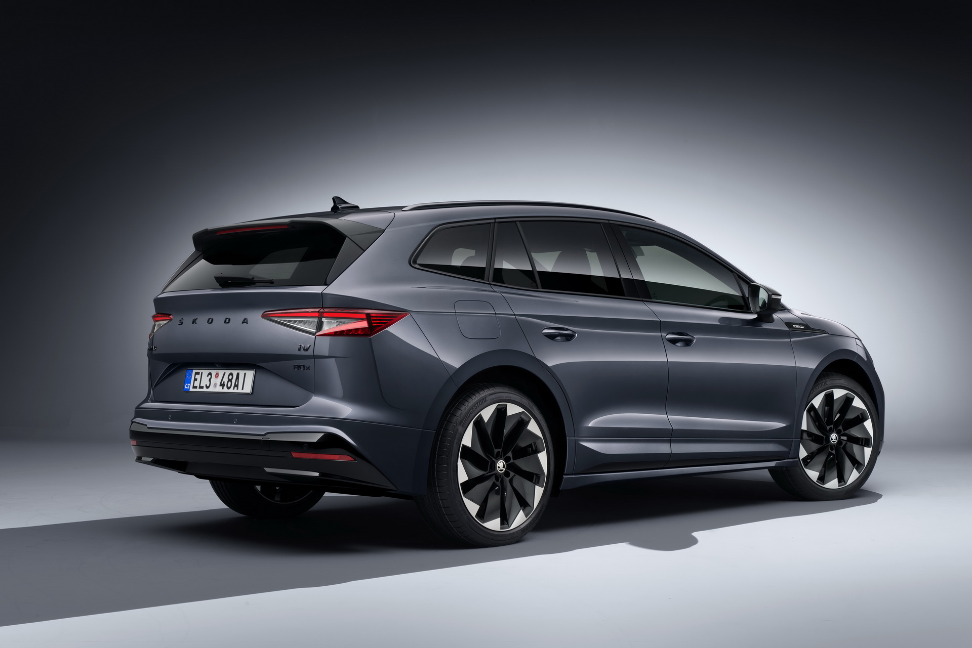 Download 2021 Skoda Enyaq Sportline iV 80x - Rear Three-Quarter HD Wallpaper 1920x1281 #83