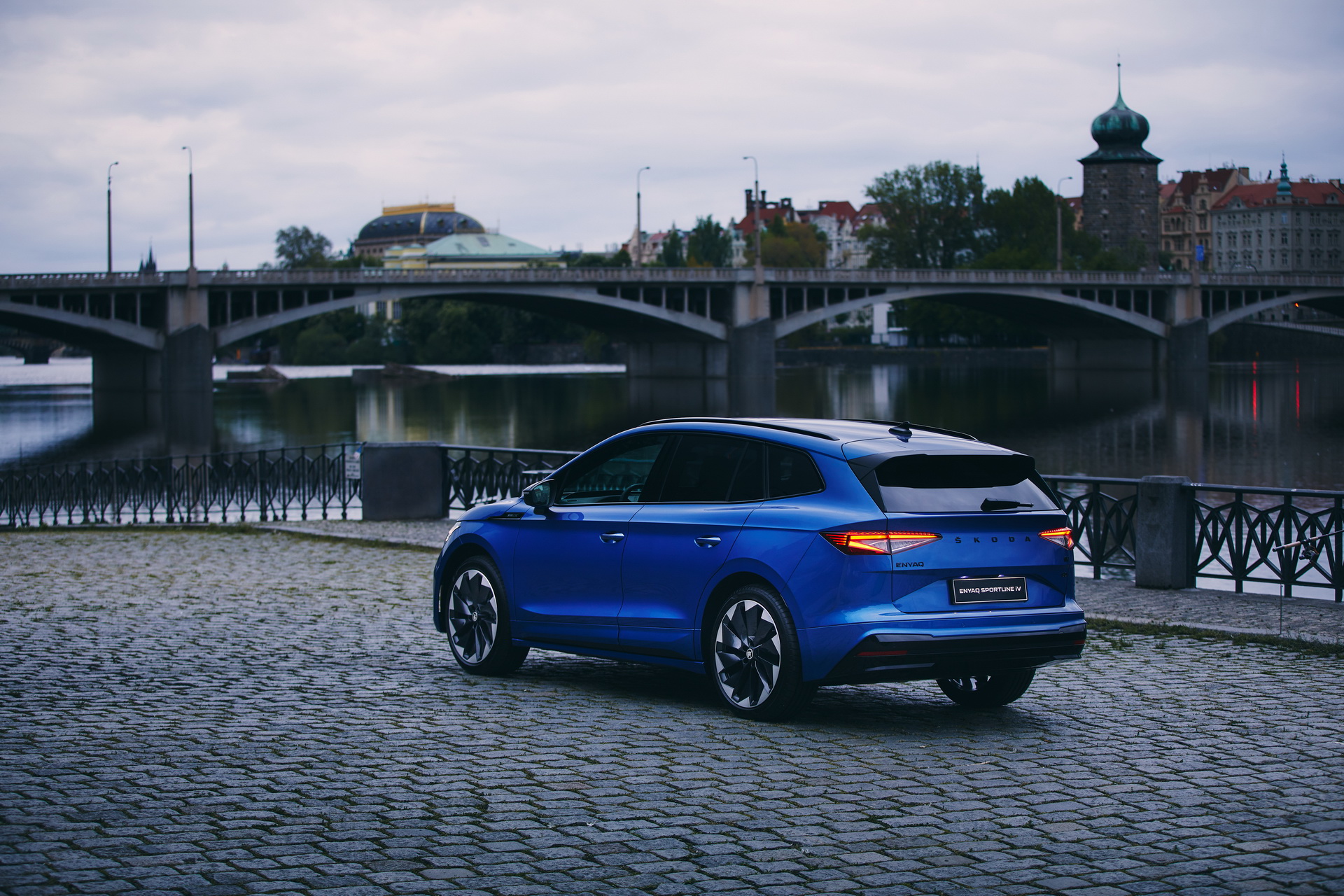 Download 2021 Skoda Enyaq Sportline iV 80x - Rear Three-Quarter HD Wallpaper 1920x1280 #45