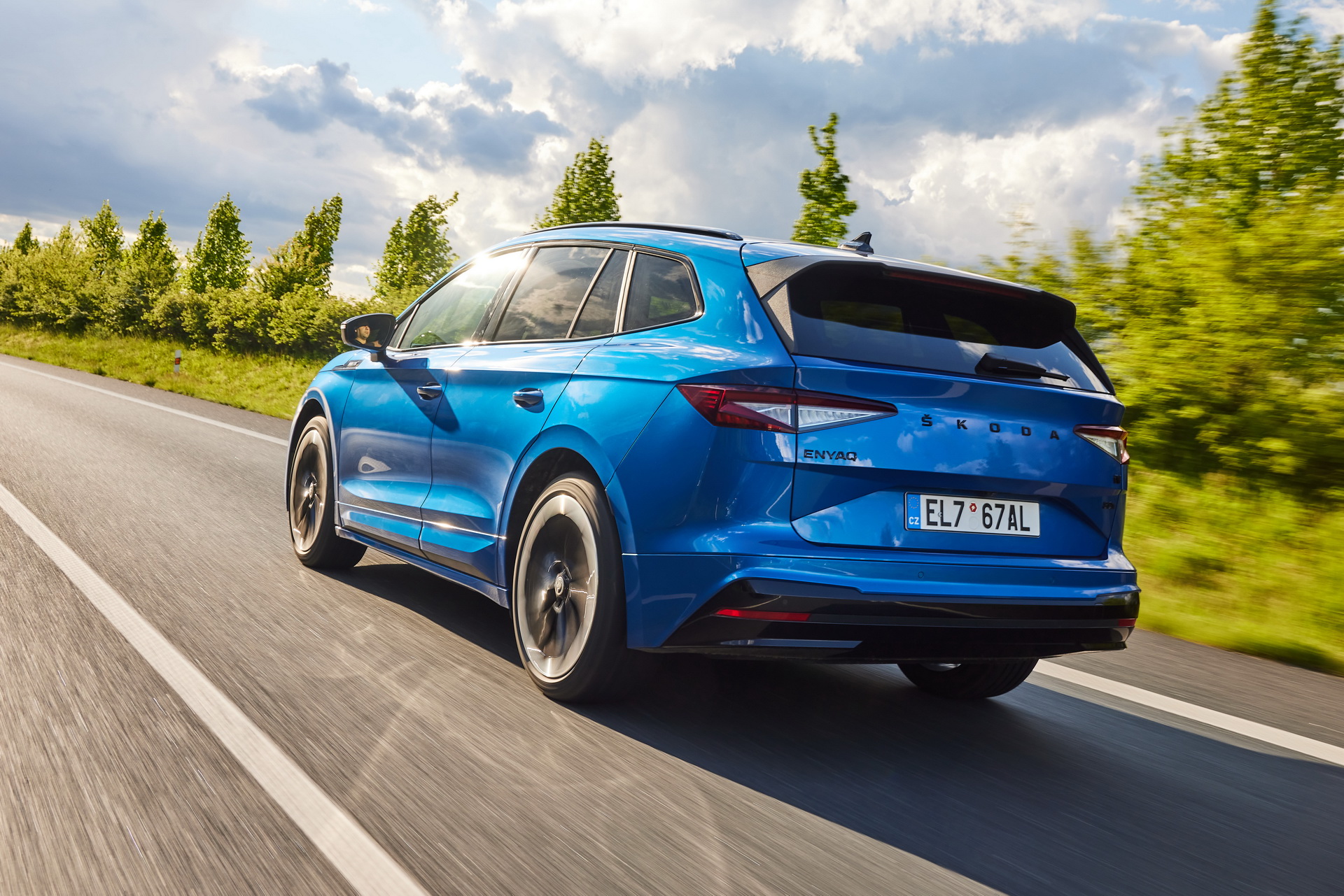 Download 2021 Skoda Enyaq Sportline iV 80x - Rear Three-Quarter HD Wallpaper 1920x1281 #6