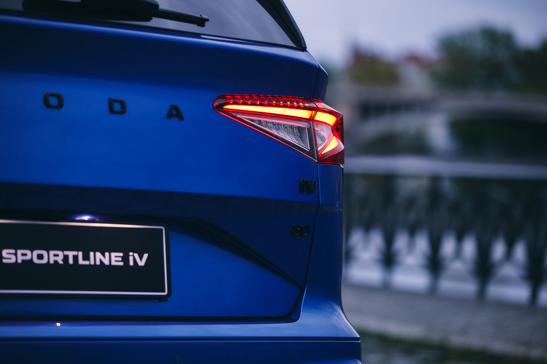 Download 2021 Skoda Enyaq Sportline iV 80x - Tail Light HD Wallpaper 1920x1280 #68