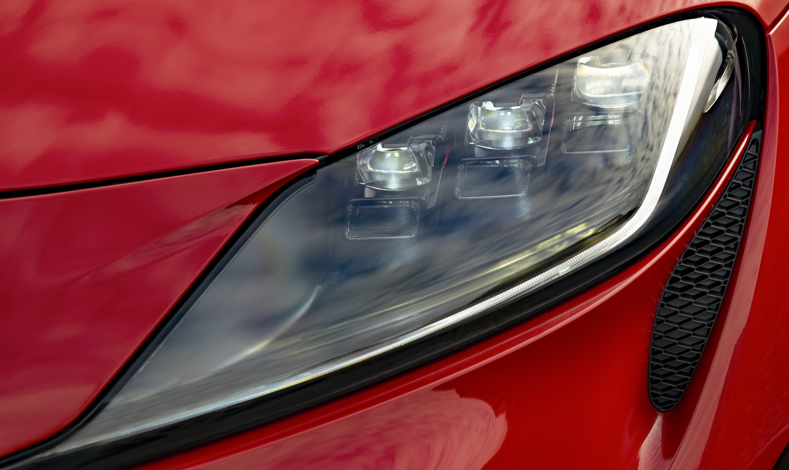 Download 2021 Toyota GR Supra 2.0 - Headlight HD Wallpaper 2560x1527 #72