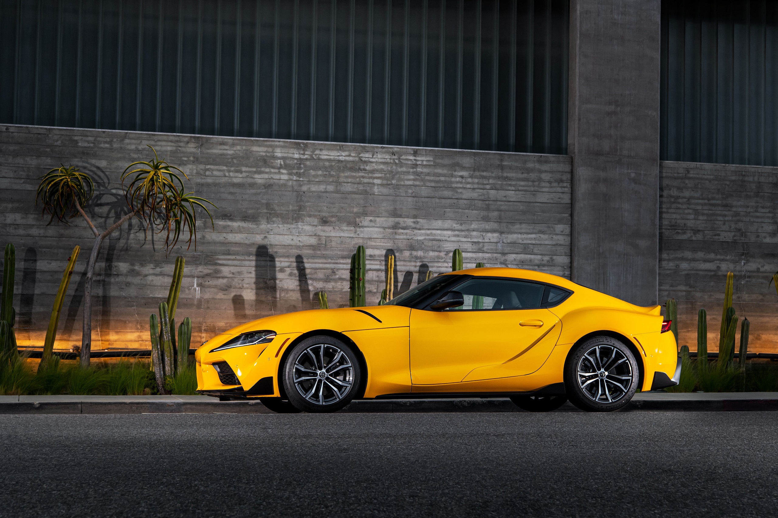 Download 2021 Toyota GR Supra 2.0 - Side HD Wallpaper 2560x1706 #37