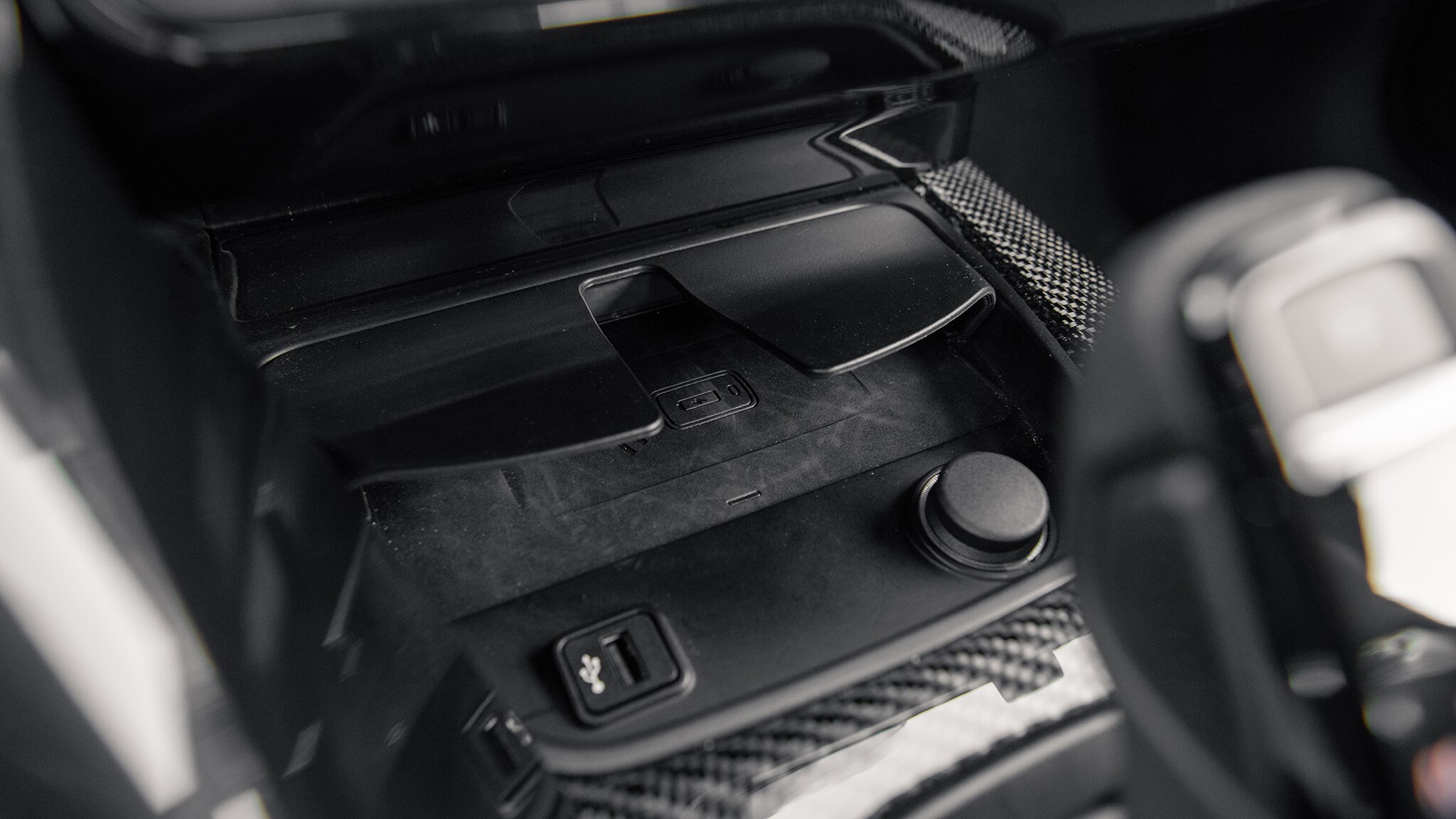 Download 2021 Toyota GR Supra 3.0 Premium - Central Console HD Wallpaper 2048x1152 #27