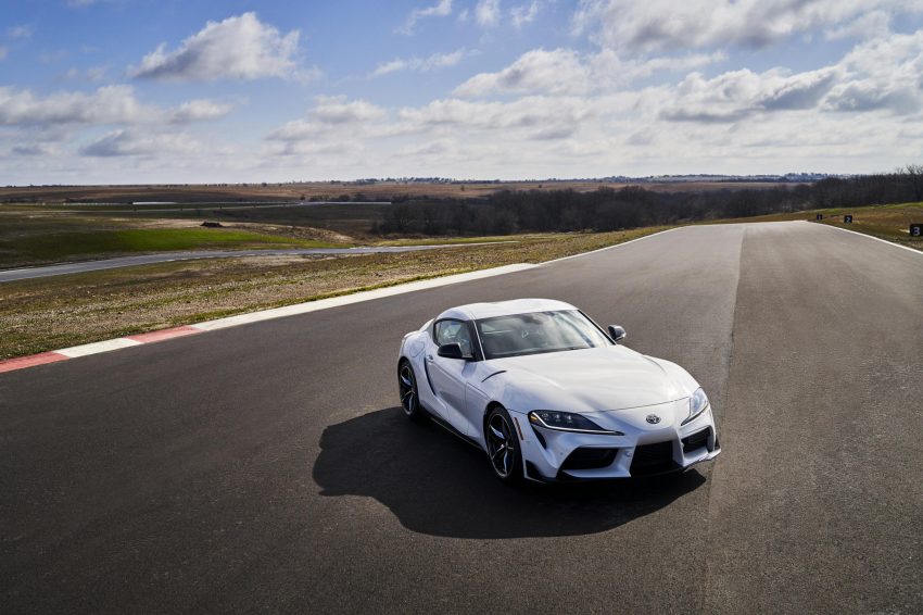 2021 Toyota GR Supra 3.0 Premium [US-spec] - Front Three-Quarter Wallpaper 850x566 #36