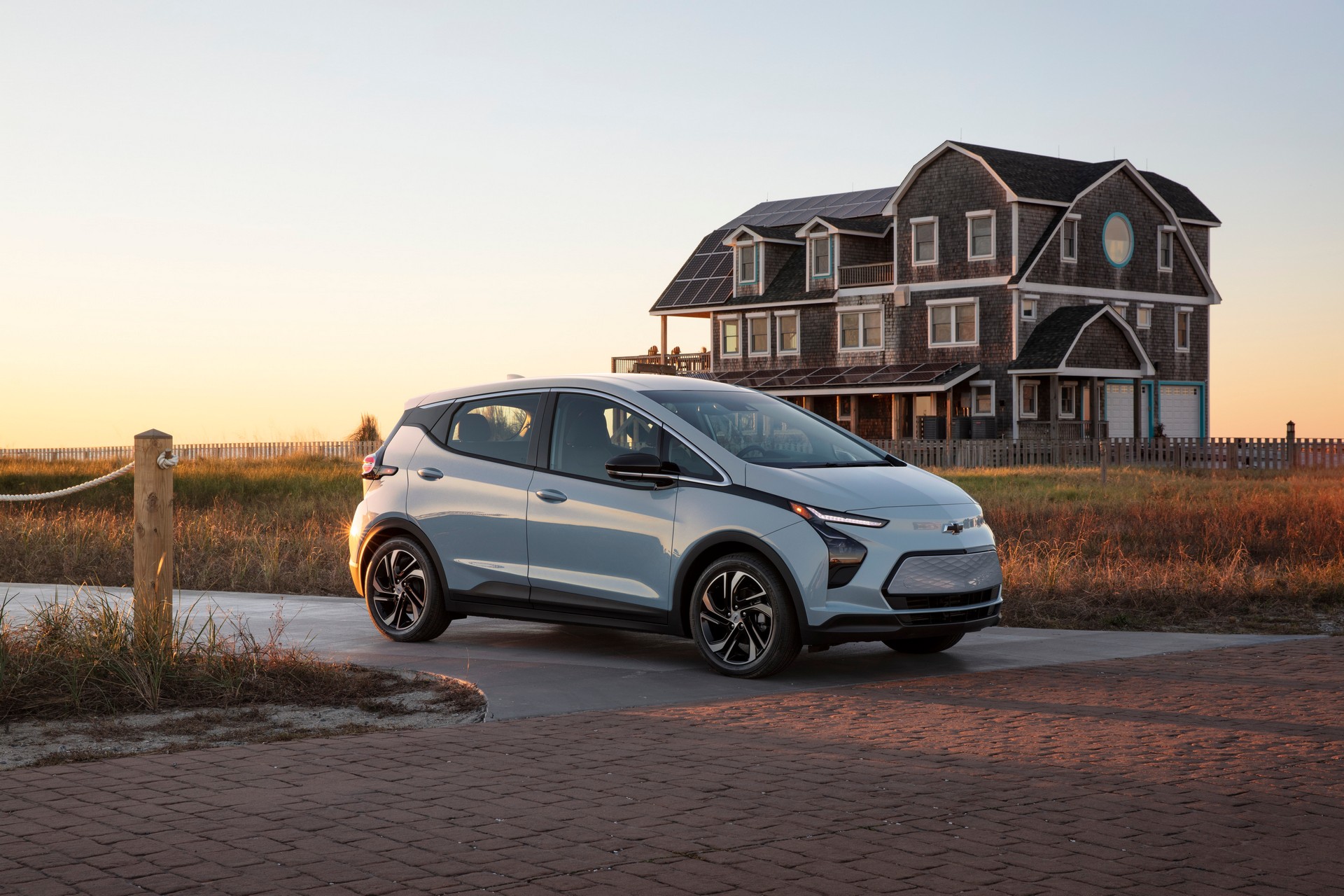 Download 2022 Chevrolet Bolt EV - Front Three-Quarter HD Wallpaper 1920x1280 #8