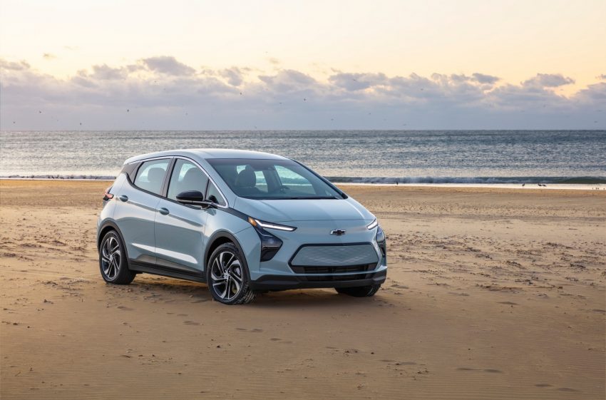 2022 Chevrolet Bolt EV - Front Three-Quarter Wallpaper 850x561 #4