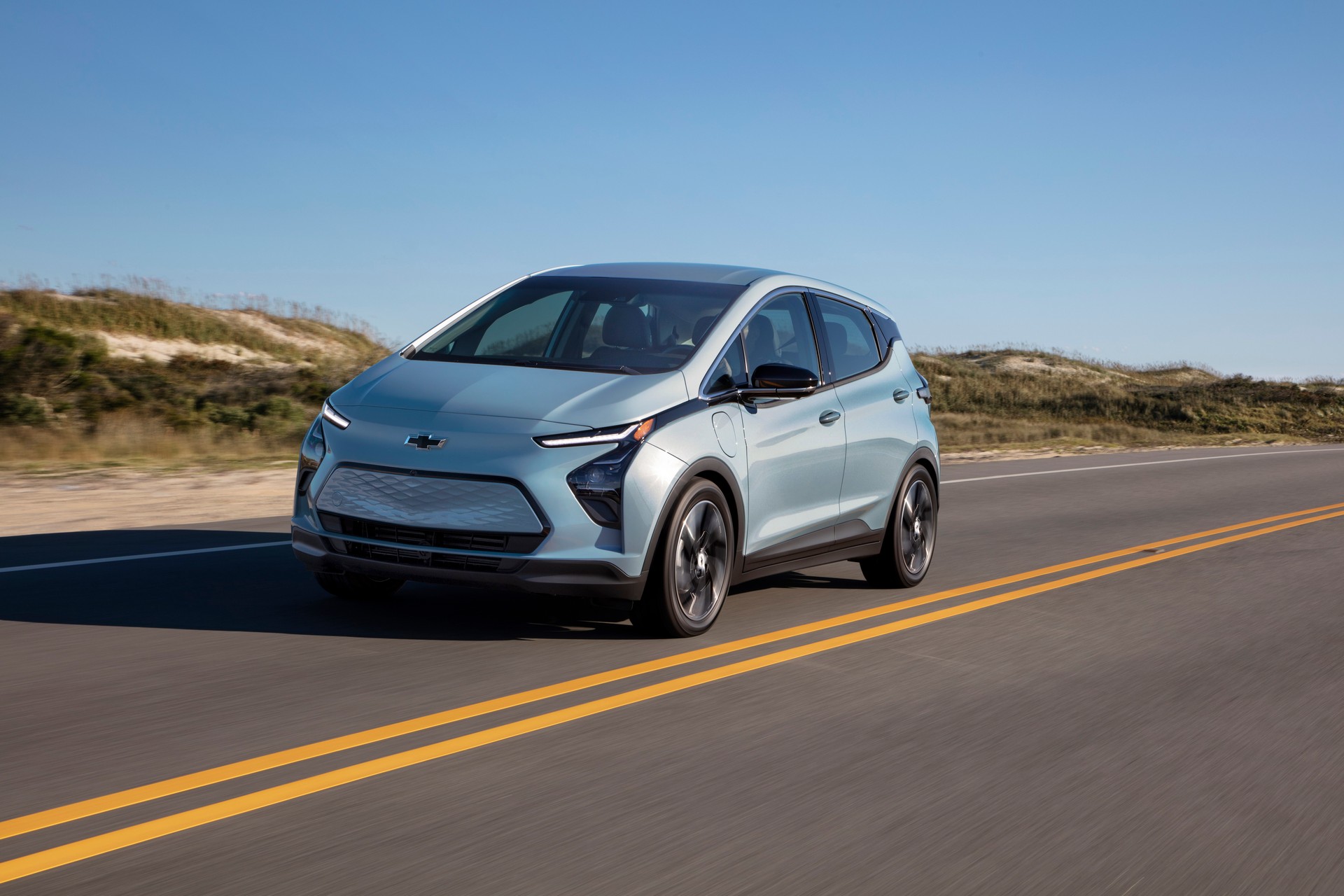 Download 2022 Chevrolet Bolt EV - Front Three-Quarter HD Wallpaper 1920x1280 #1