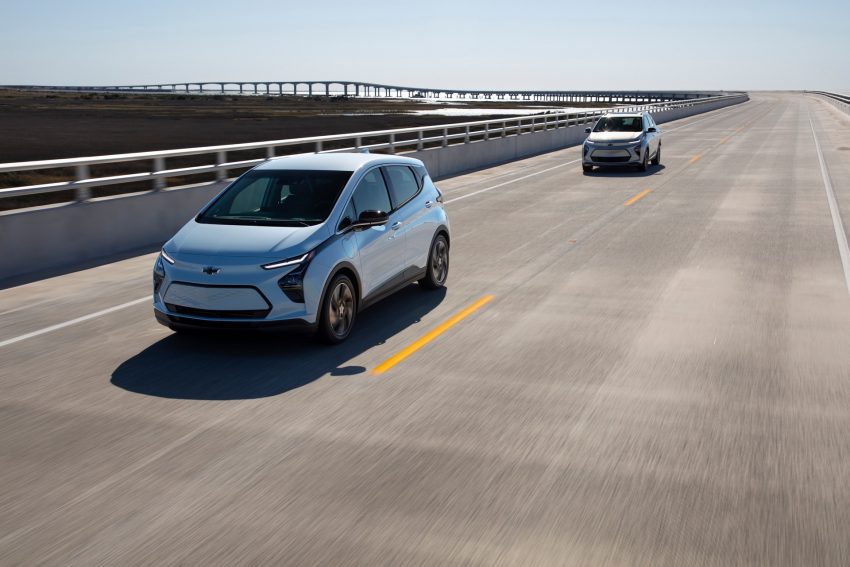 2022 Chevrolet Bolt EV - Front Three-Quarter Wallpaper 850x567 #2