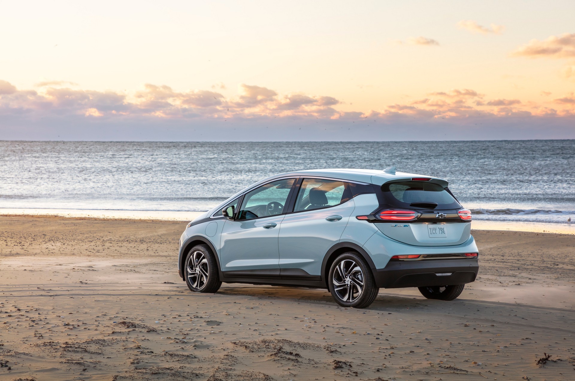 Download 2022 Chevrolet Bolt EV - Rear Three-Quarter HD Wallpaper 1920x1272 #7