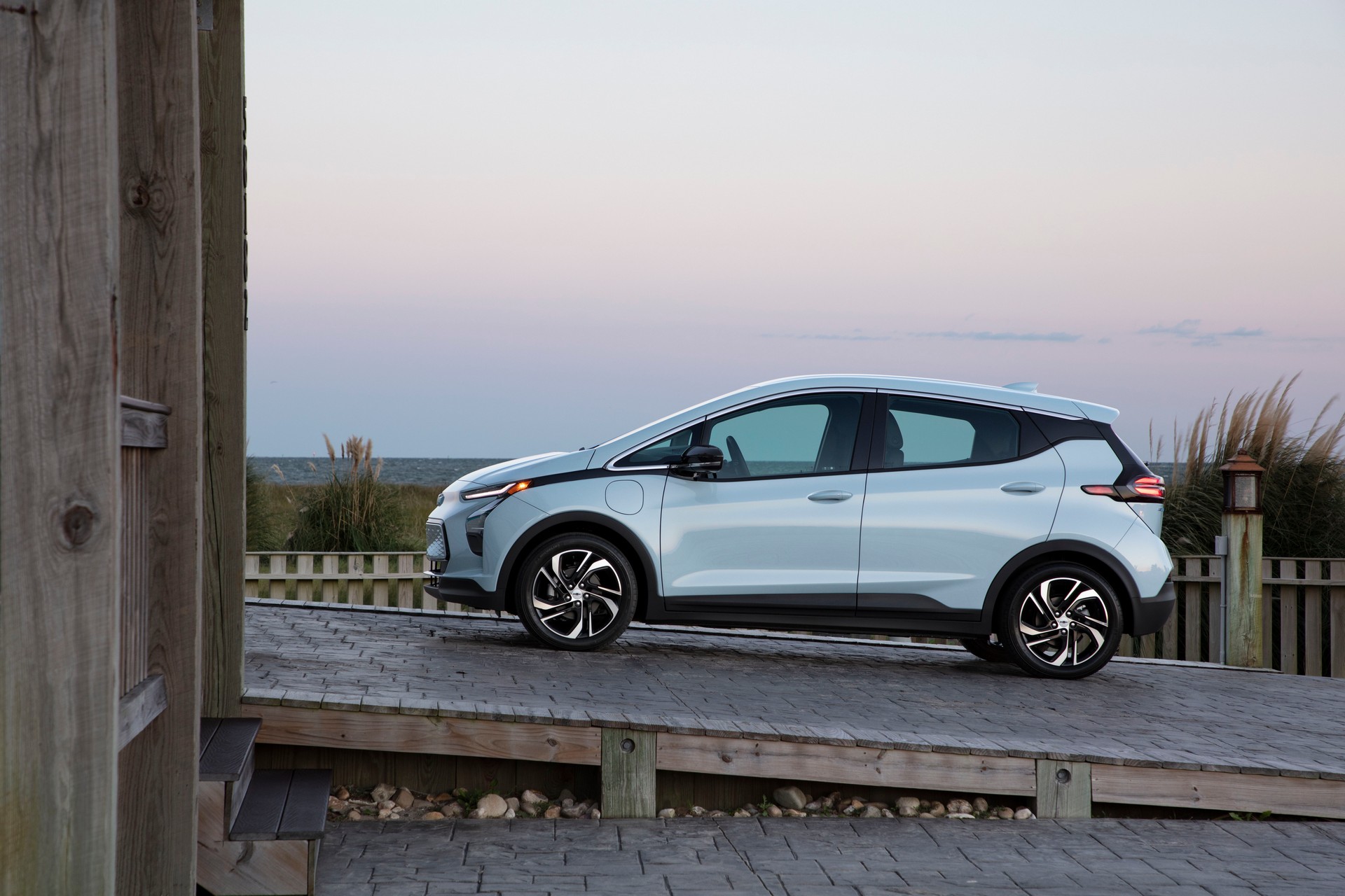 Download 2022 Chevrolet Bolt EV - Side HD Wallpaper 1920x1280 #11