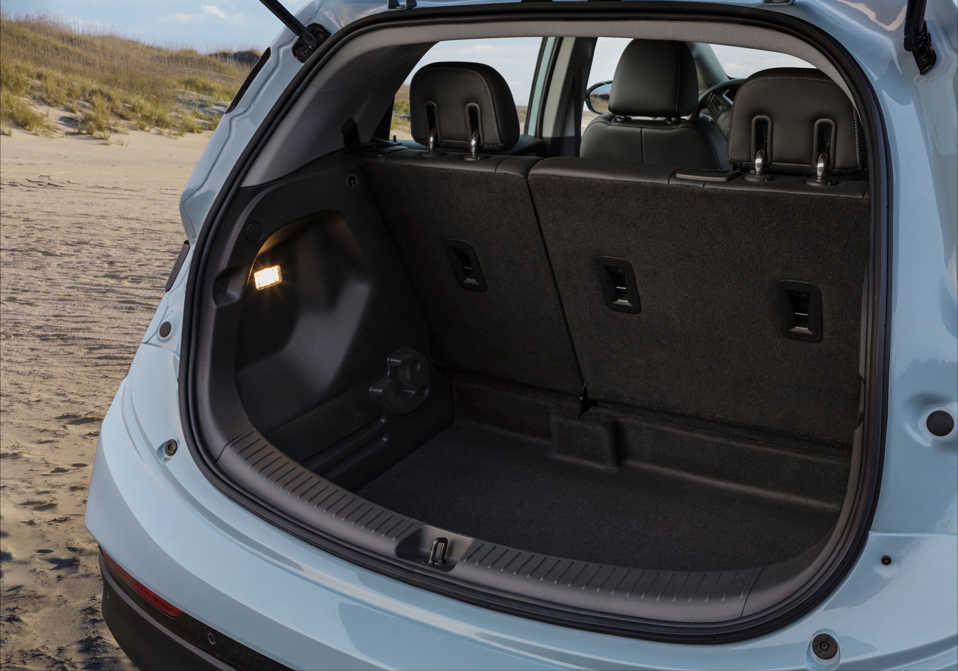 Download 2022 Chevrolet Bolt EV - Trunk HD Wallpaper 1920x1345 #19