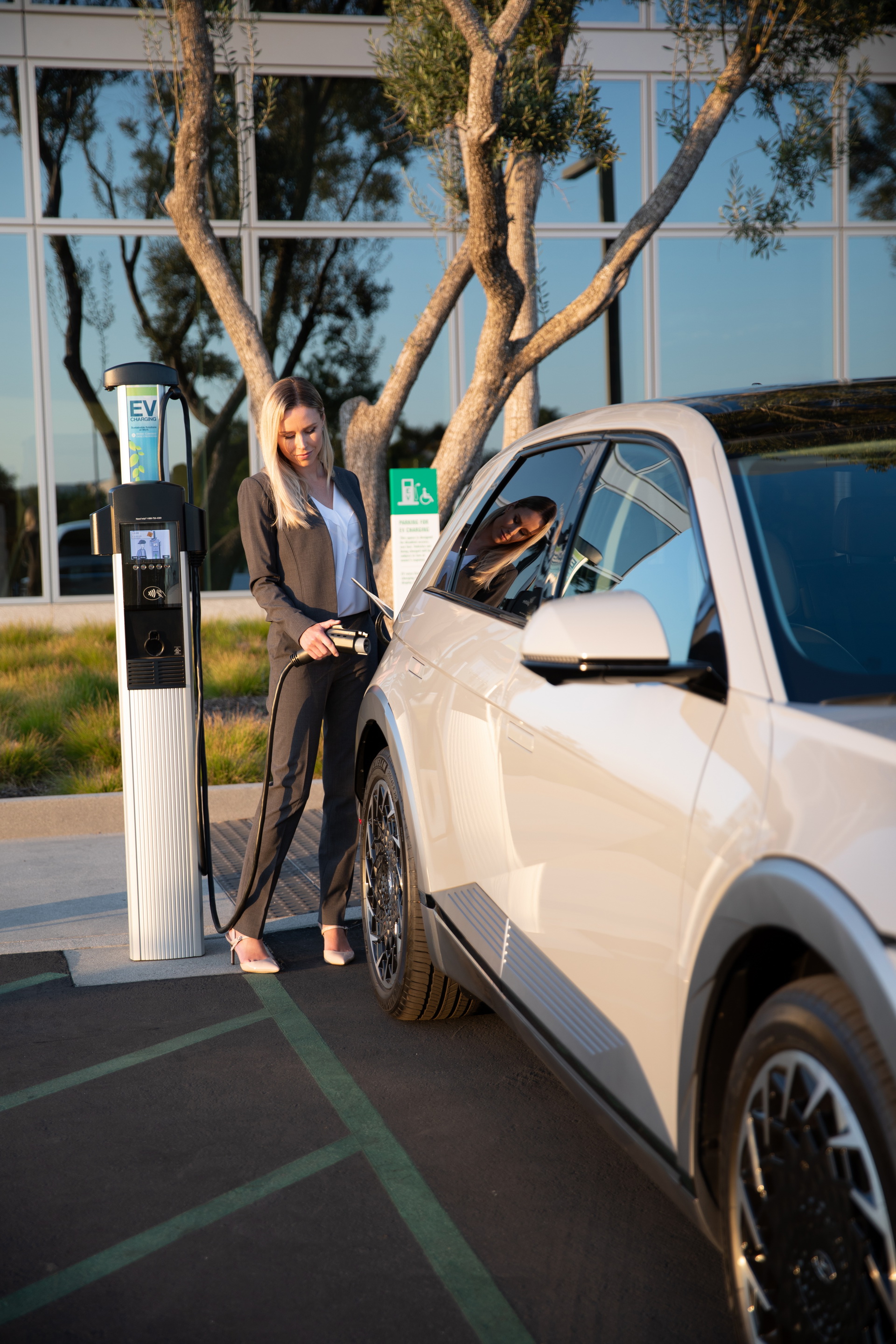 Download 2022 Hyundai Ioniq 5 - Charging HD Phone Wallpaper 1920x2880 #152