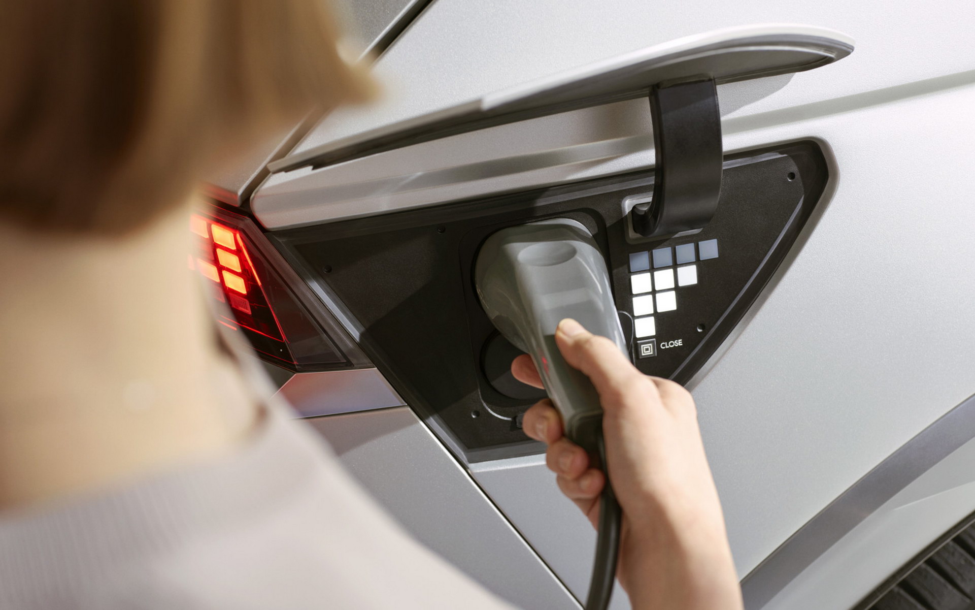 Download 2022 Hyundai Ioniq 5 - Charging HD Wallpaper 1921x1201 #254