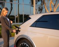 2022 Hyundai Ioniq 5 - Charging Wallpaper 190x150