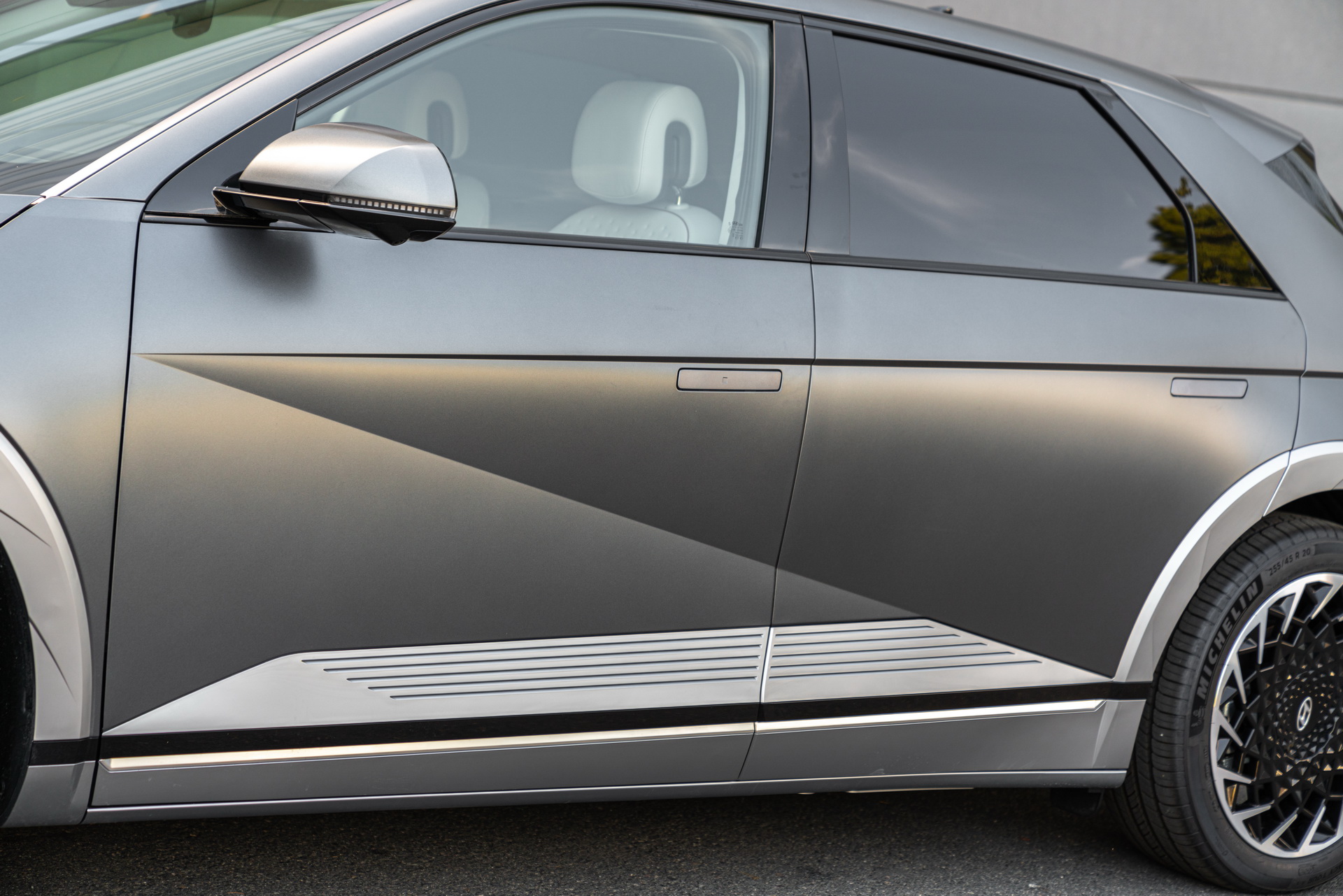 Download 2022 Hyundai Ioniq 5 - Detail HD Wallpaper 1920x1281 #137