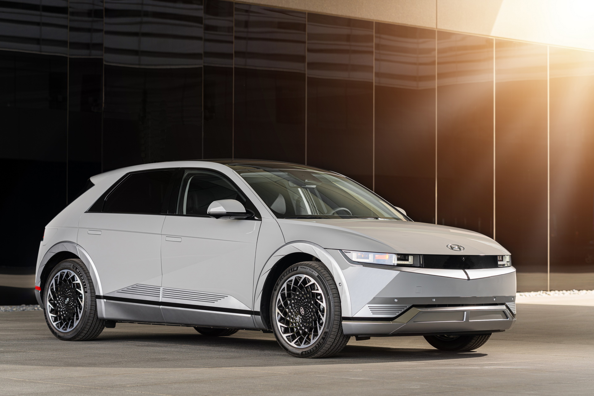 Download 2022 Hyundai Ioniq 5 - Front Three-Quarter HD Wallpaper 1920x1281 #77