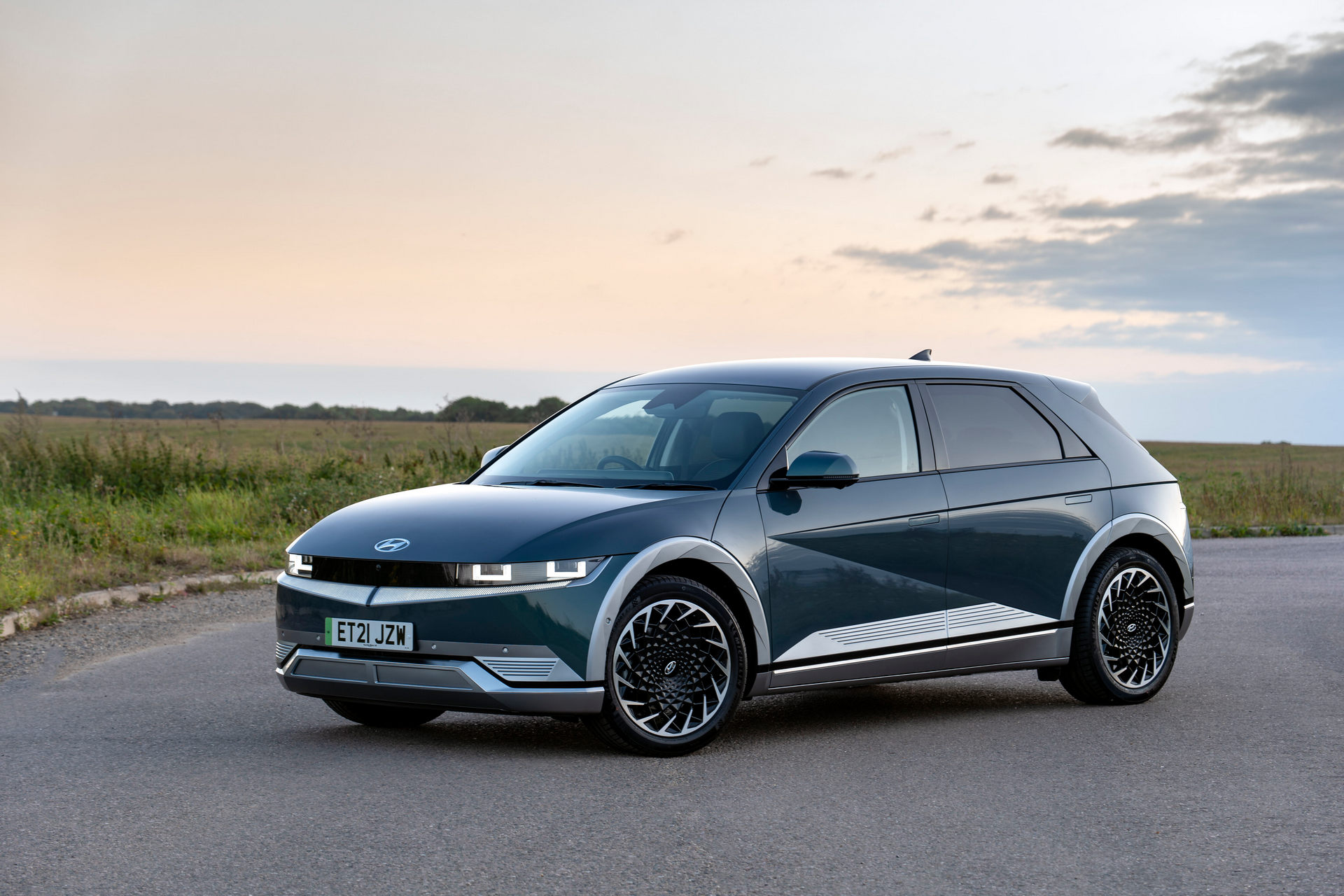 Download 2022 Hyundai Ioniq 5 - Front Three-Quarter HD Wallpaper 1920x1280 #7