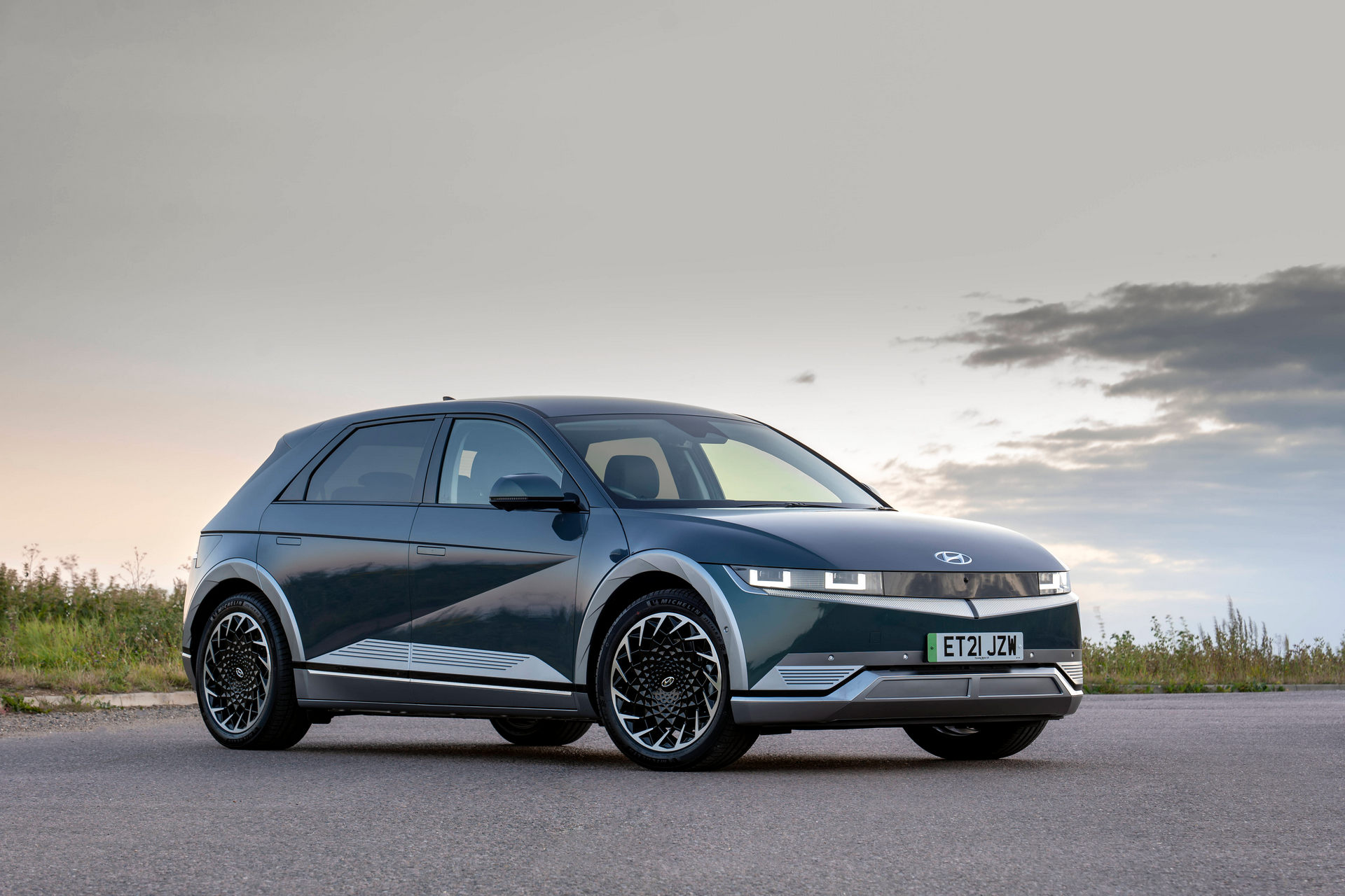 Download 2022 Hyundai Ioniq 5 - Front Three-Quarter HD Wallpaper 1920x1280 #8