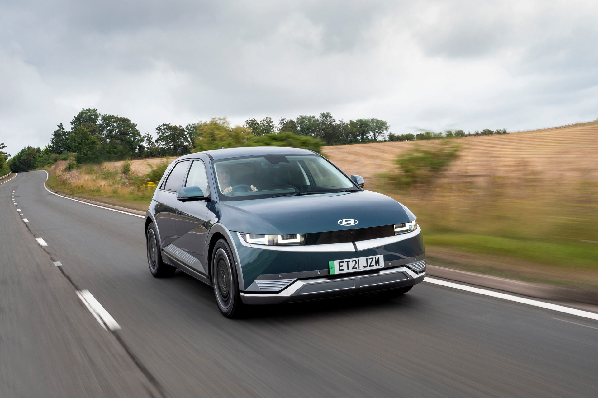 Download 2022 Hyundai Ioniq 5 - Front Three-Quarter HD Wallpaper 1920x1280 #2