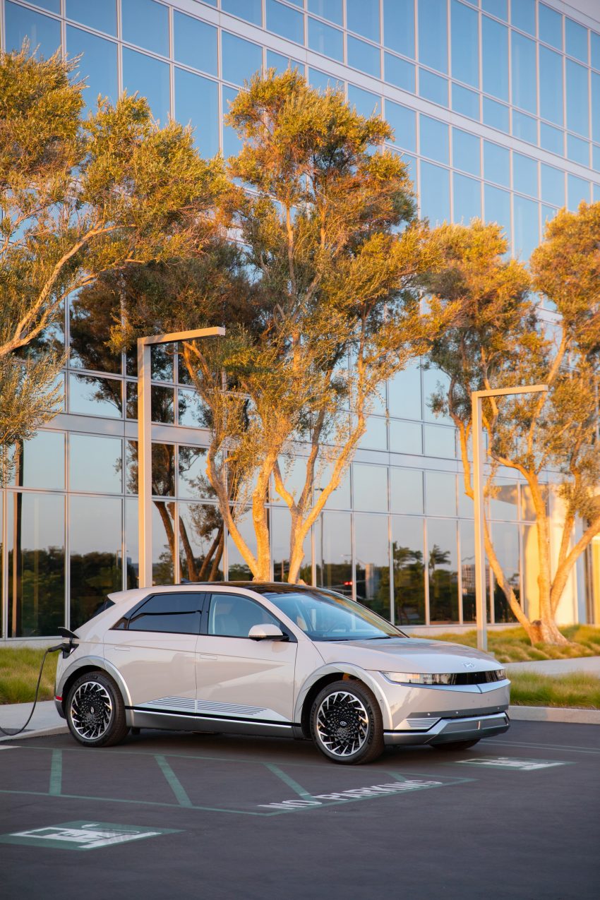 2022 Hyundai Ioniq 5 - Front Three-Quarter Phone Wallpaper 850x1275 #116