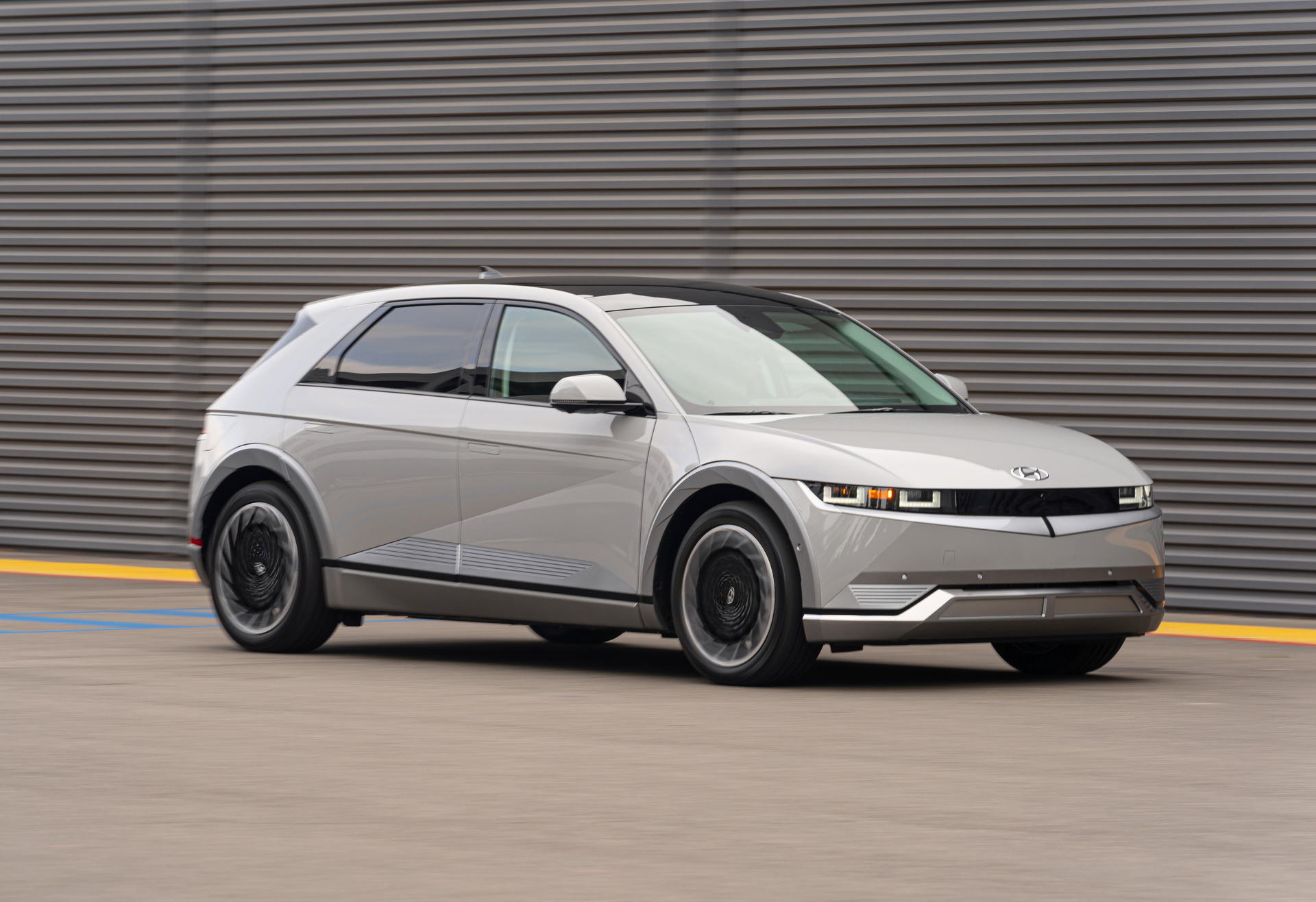 Download 2022 Hyundai Ioniq 5 - Front Three-Quarter HD Wallpaper 1920x1316 #79