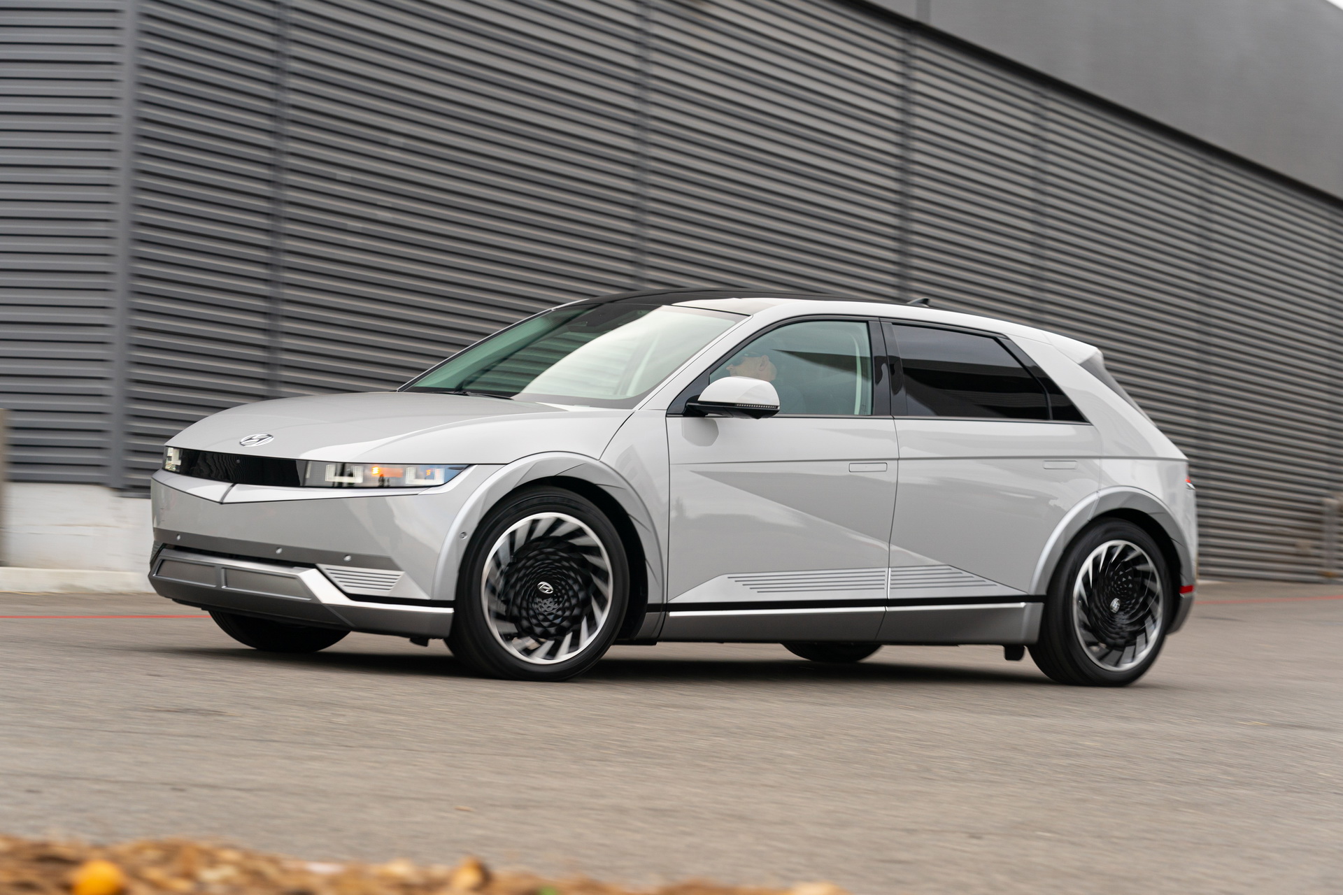 Download 2022 Hyundai Ioniq 5 - Front Three-Quarter HD Wallpaper 1920x1280 #65