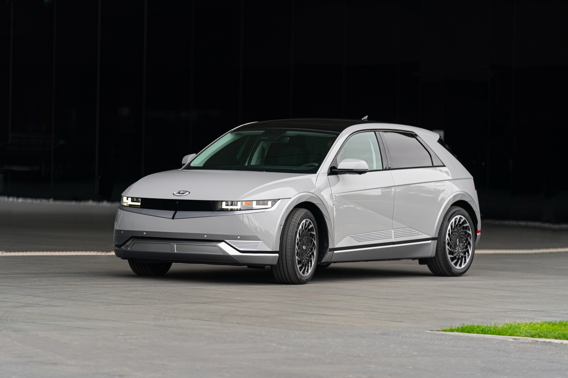 Download 2022 Hyundai Ioniq 5 - Front Three-Quarter HD Wallpaper 1920x1280 #58