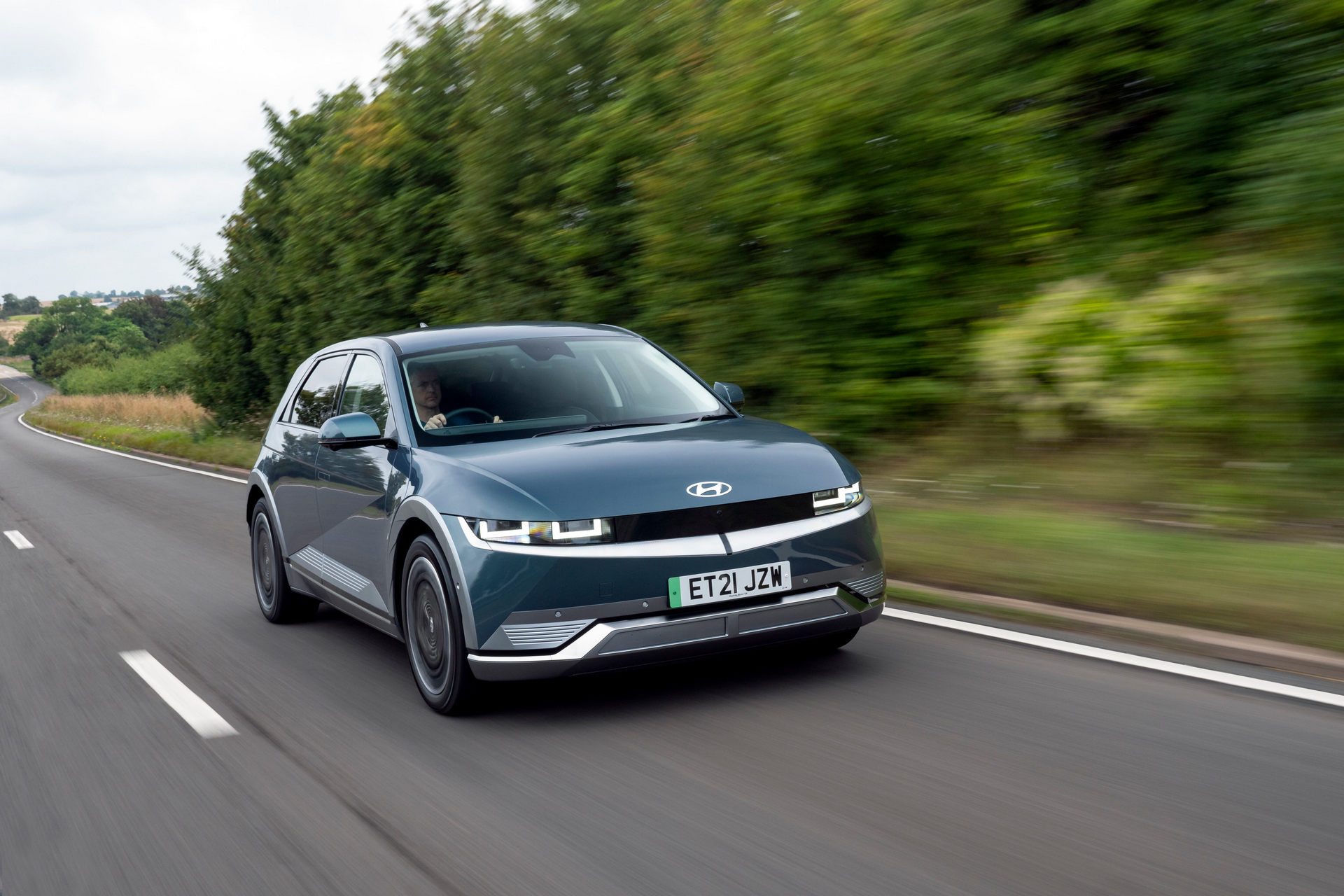 Download 2022 Hyundai Ioniq 5 - Front Three-Quarter HD Wallpaper 1920x1280 #3