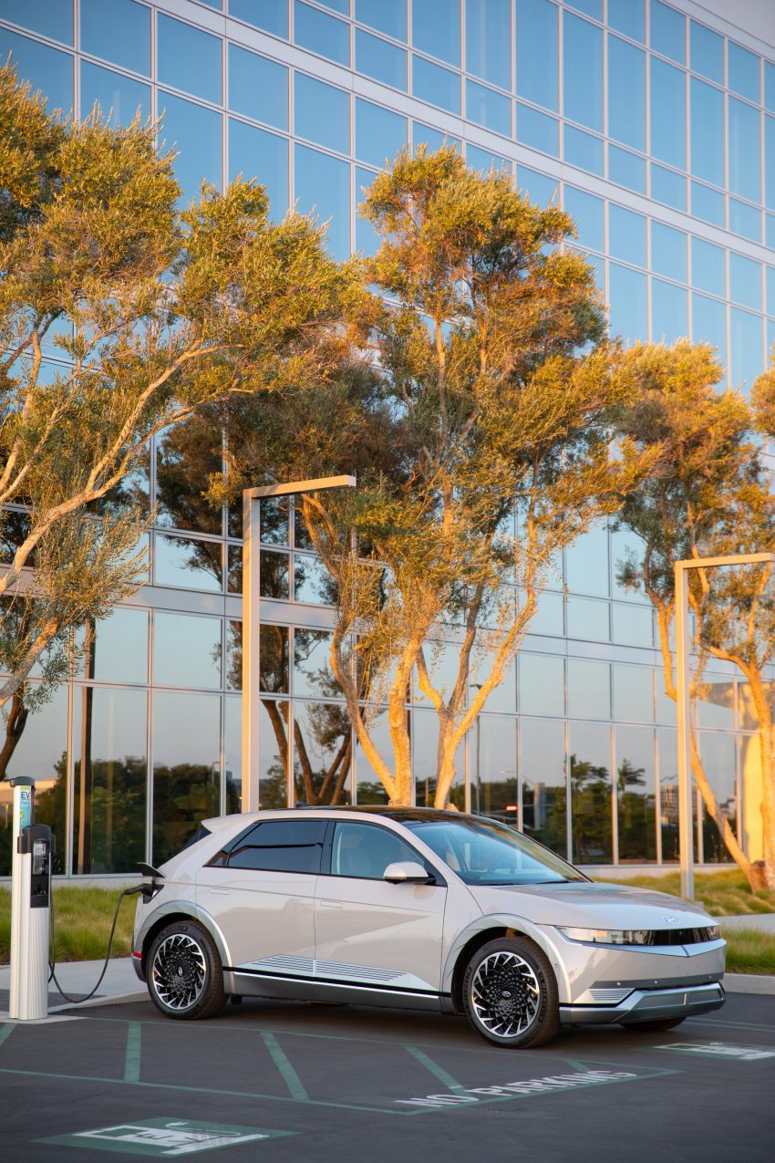 2022 Hyundai Ioniq 5 - Front Three-Quarter Phone Wallpaper 850x1275 #117