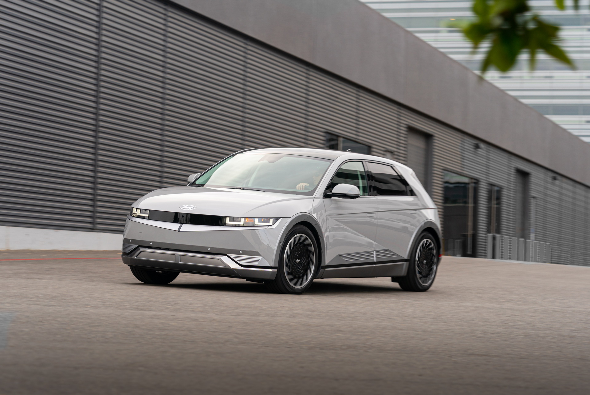 Download 2022 Hyundai Ioniq 5 - Front Three-Quarter HD Wallpaper 1920x1284 #67